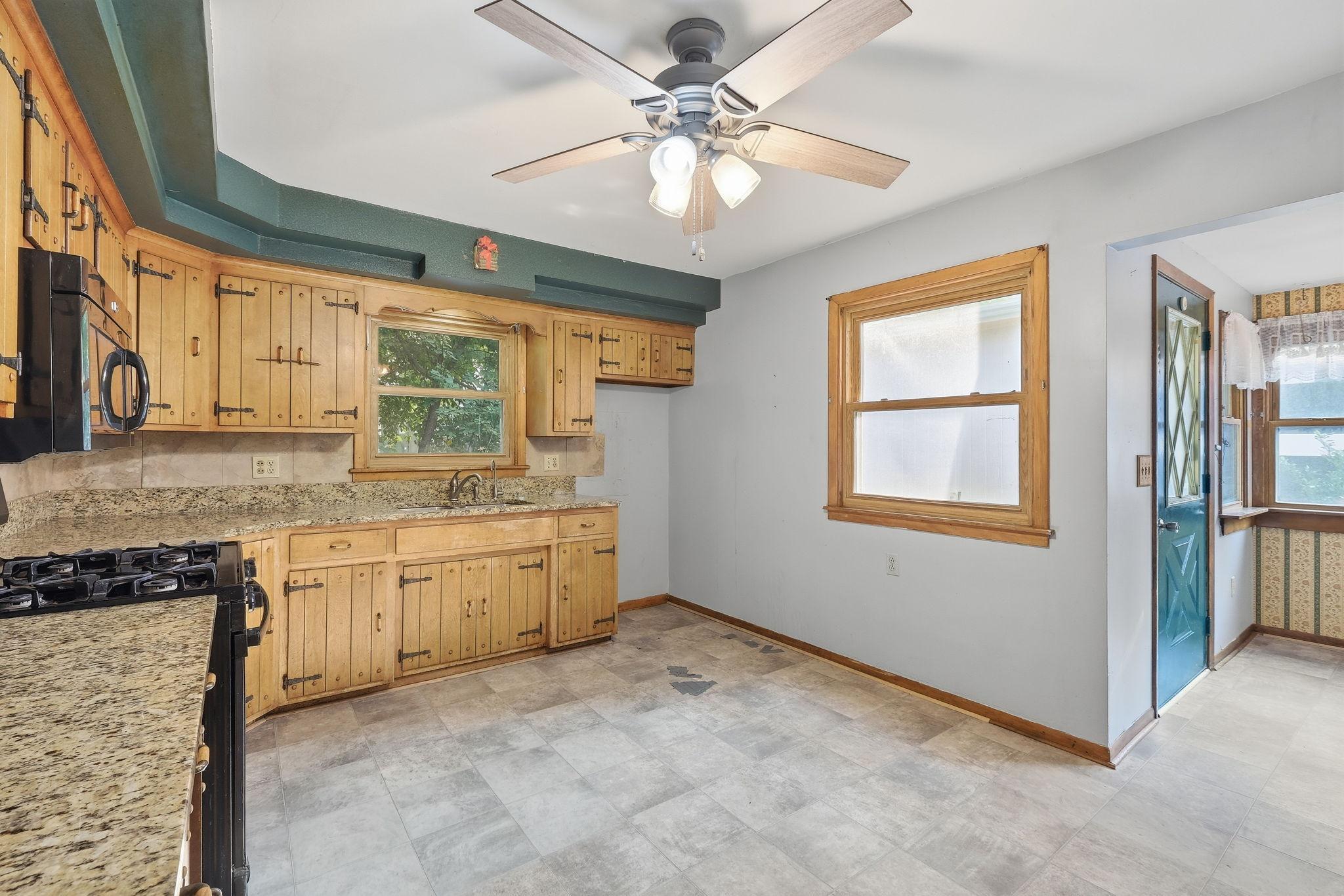 212 3rd Street E Property Photo 14