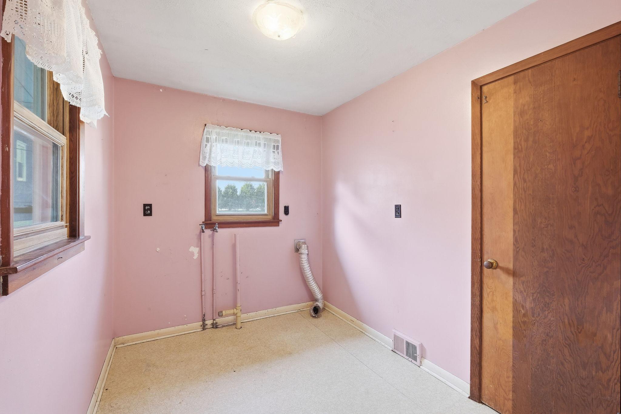 212 3rd Street E Property Photo 18