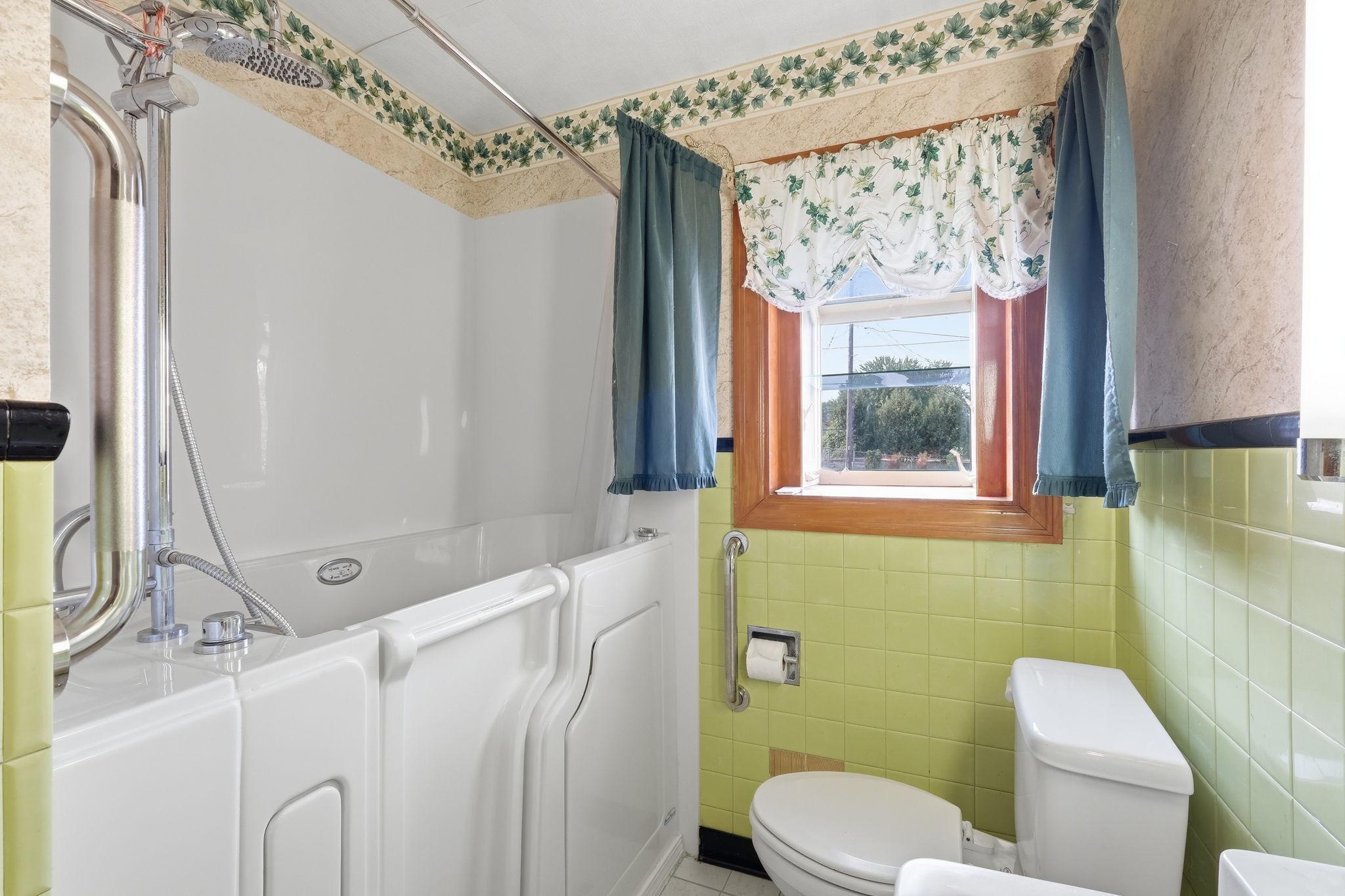 212 3rd Street E Property Photo 20