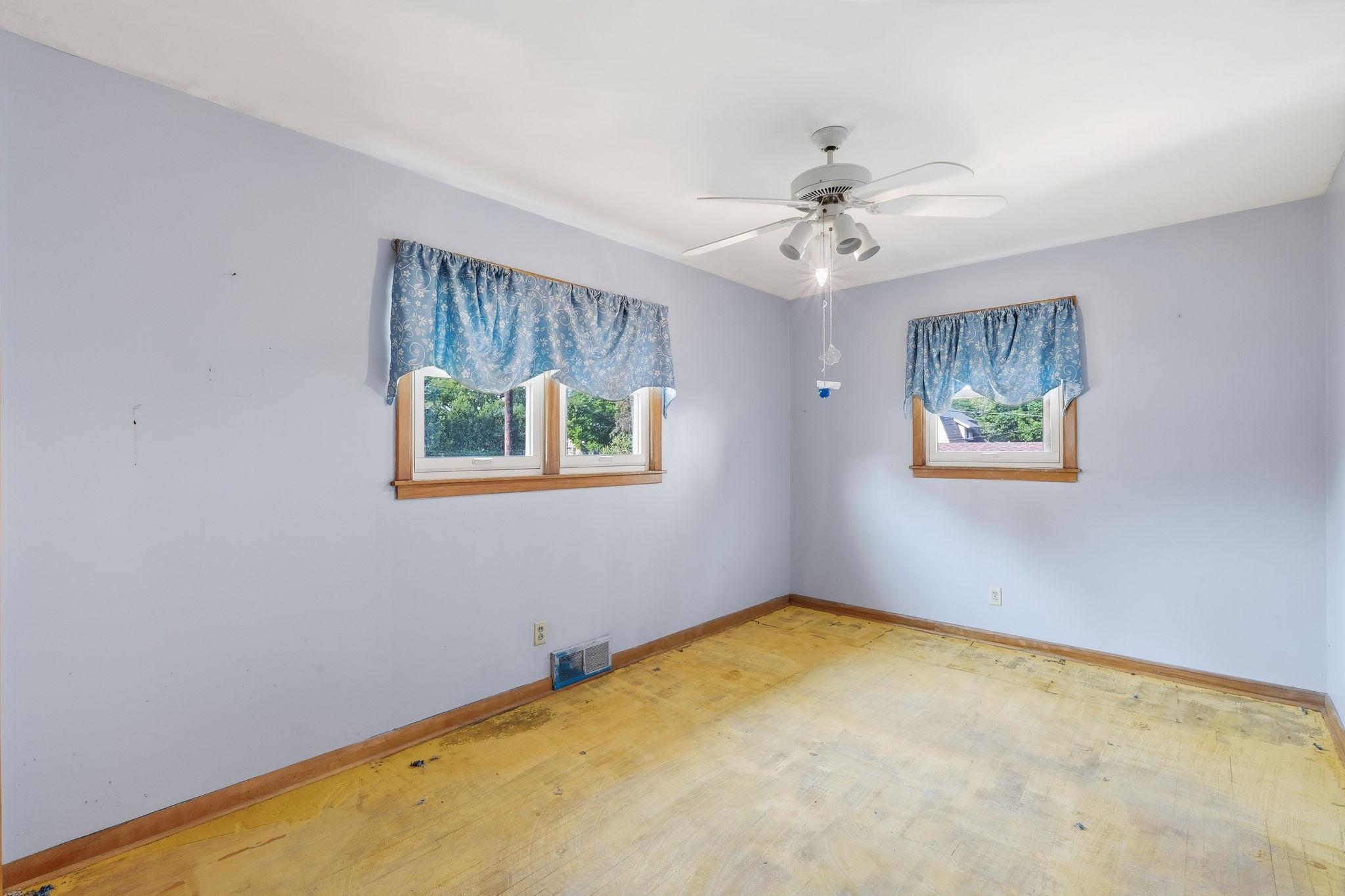 212 3rd Street E Property Photo 21