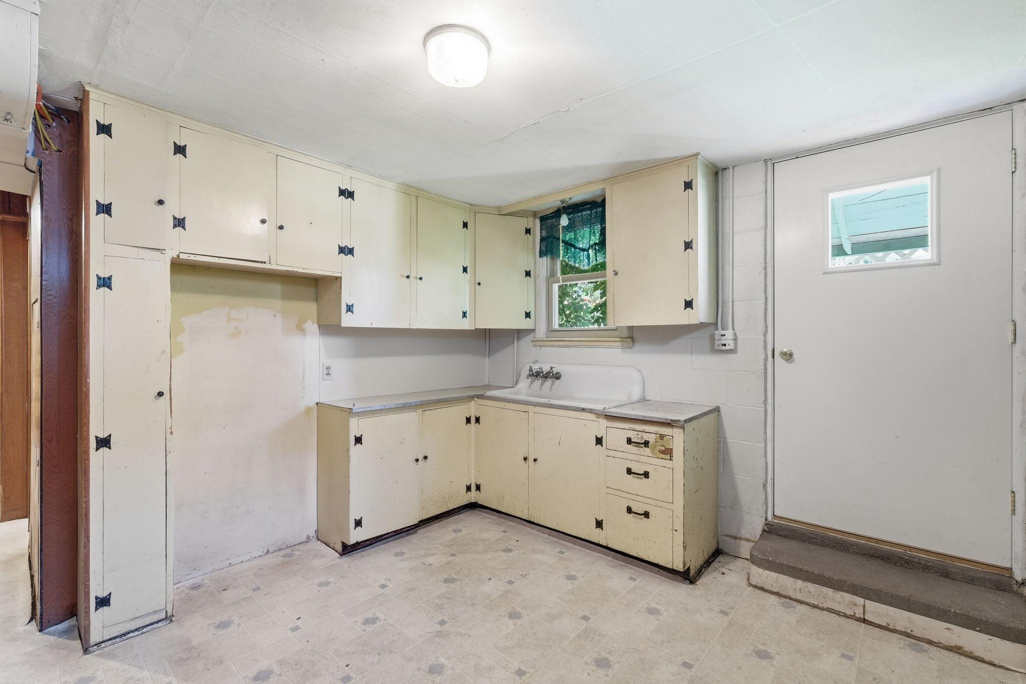 212 3rd Street E Property Photo 30