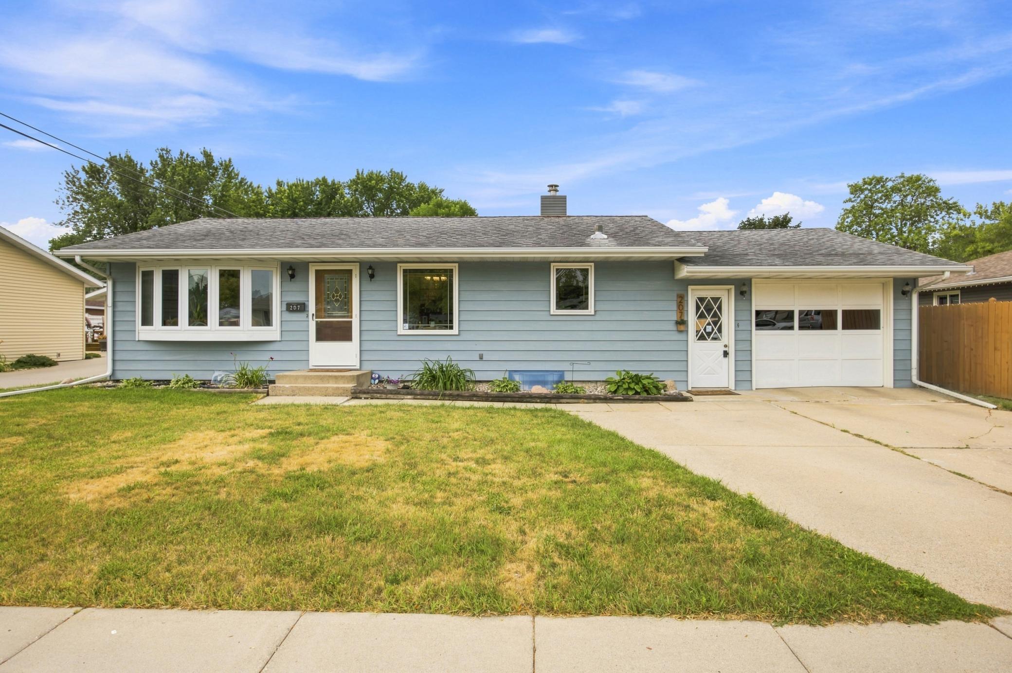 207 7th Avenue E Property Photo 1