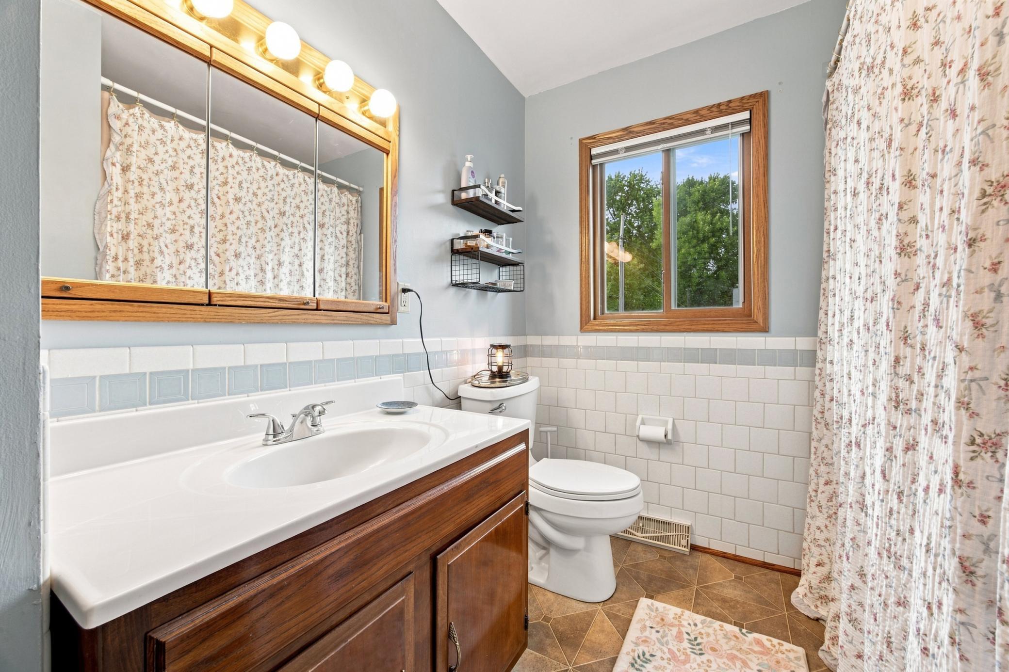 207 7th Avenue E Property Photo 17