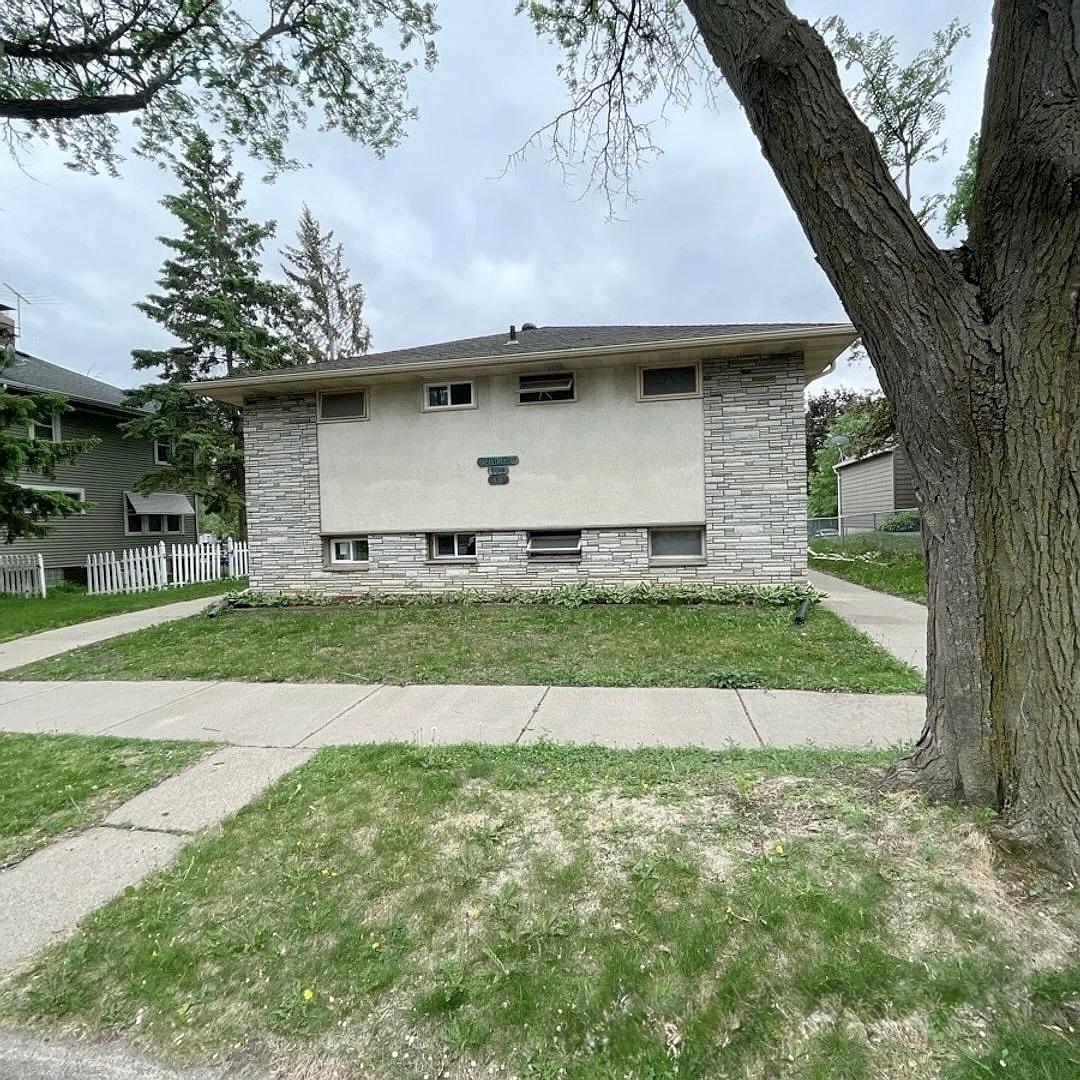 616 Ivy Avenue E Property Photo 1