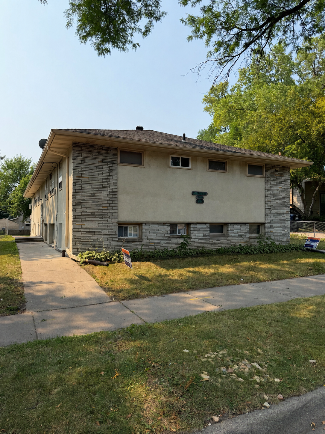 616 Ivy Avenue E Property Photo 2