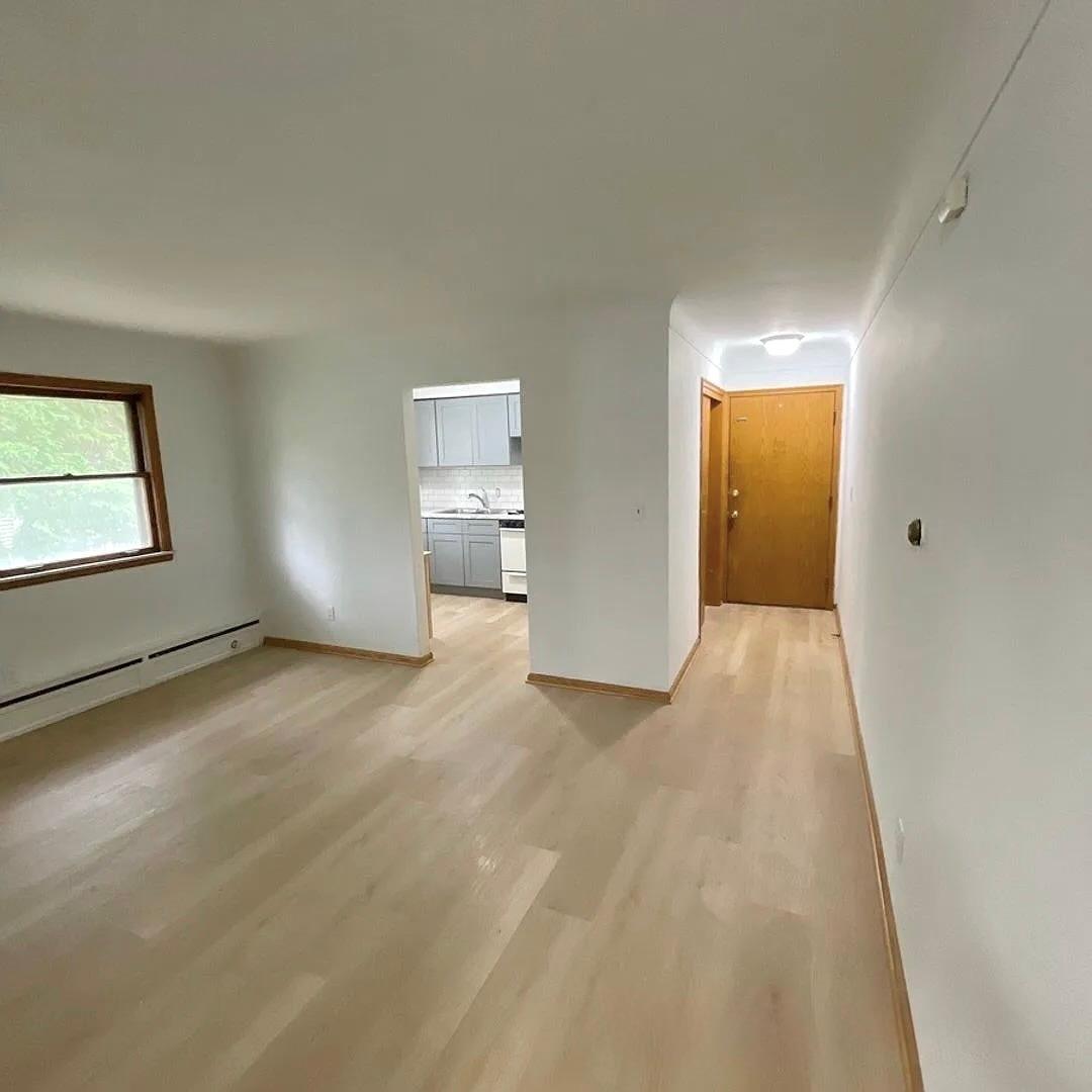 616 Ivy Avenue E Property Photo 3