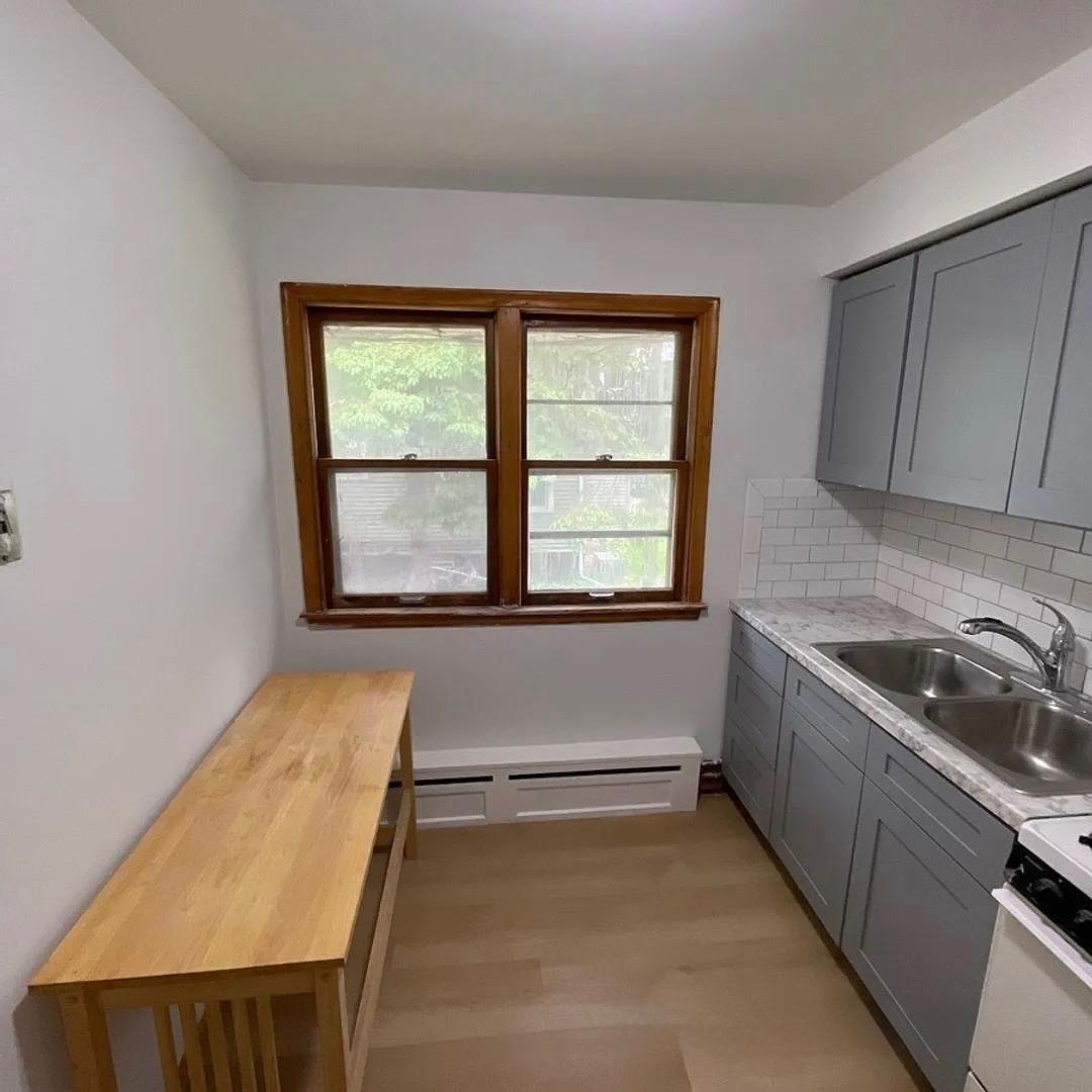 616 Ivy Avenue E Property Photo 5