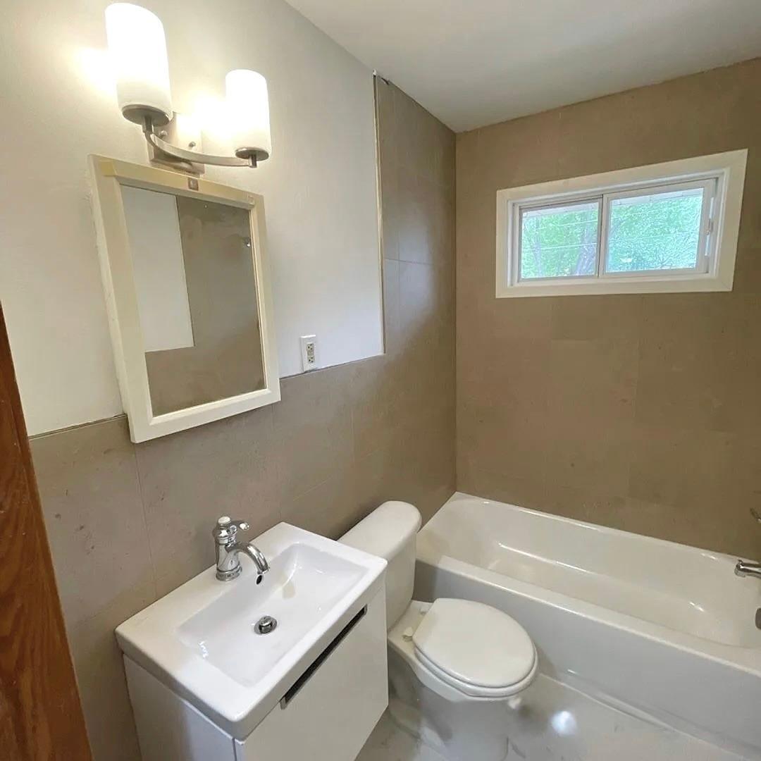 616 Ivy Avenue E Property Photo 6