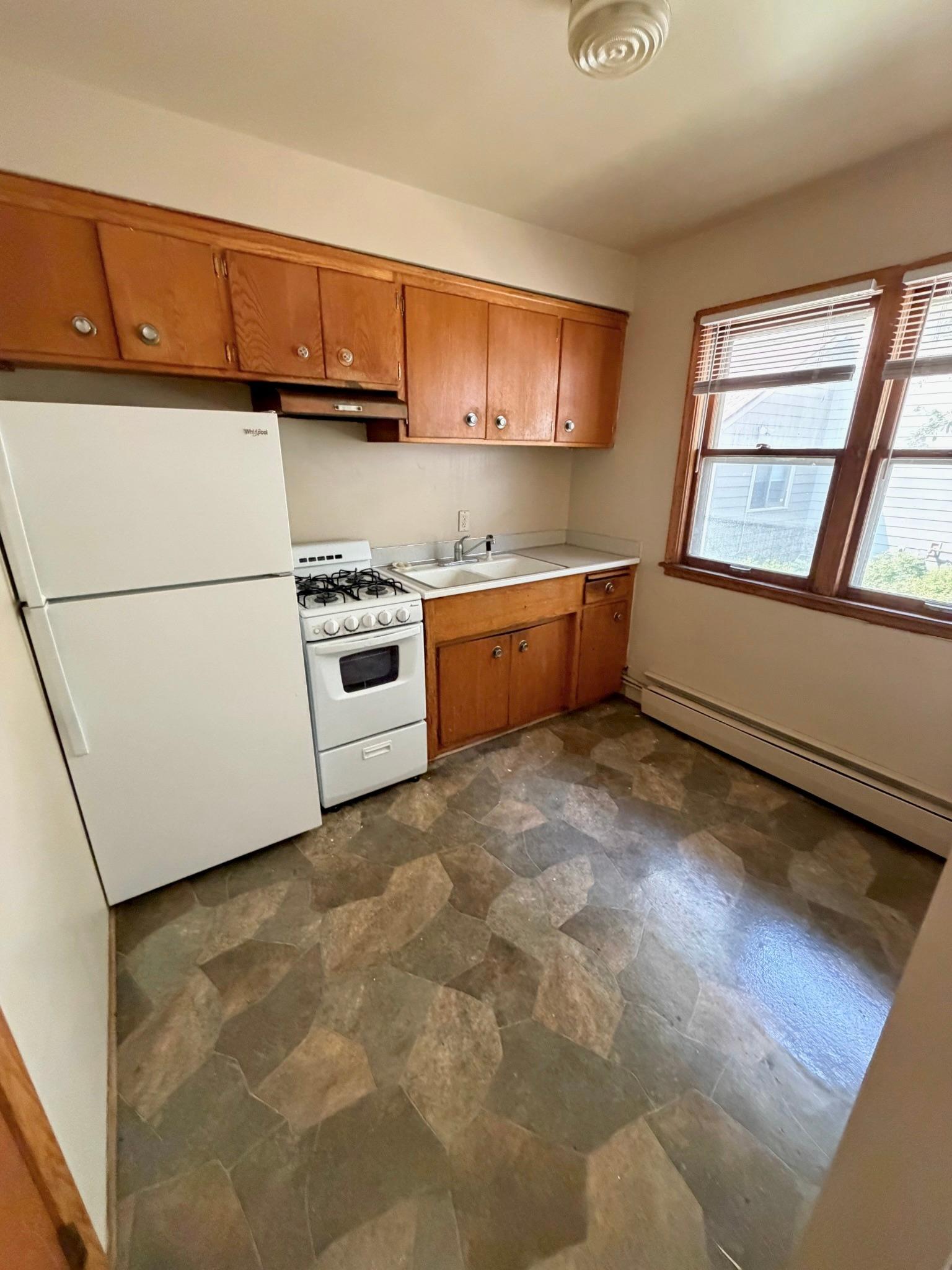616 Ivy Avenue E Property Photo 8