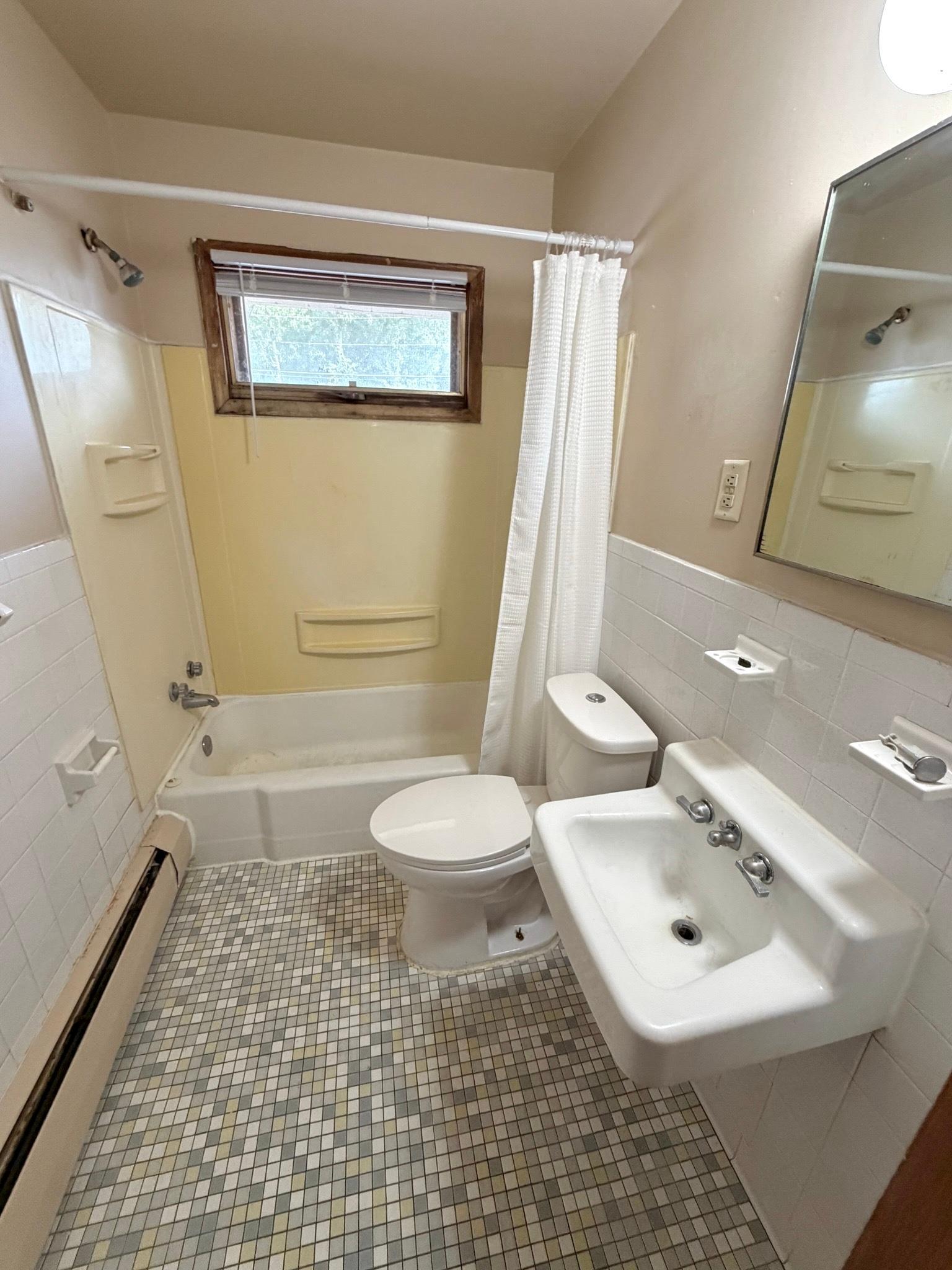 616 Ivy Avenue E Property Photo 9
