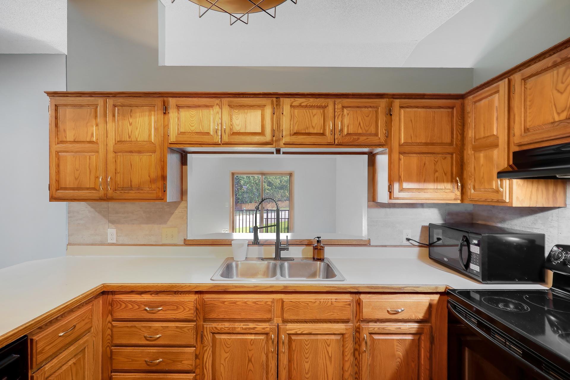 11139 Edgewood Circle N Property Photo 3