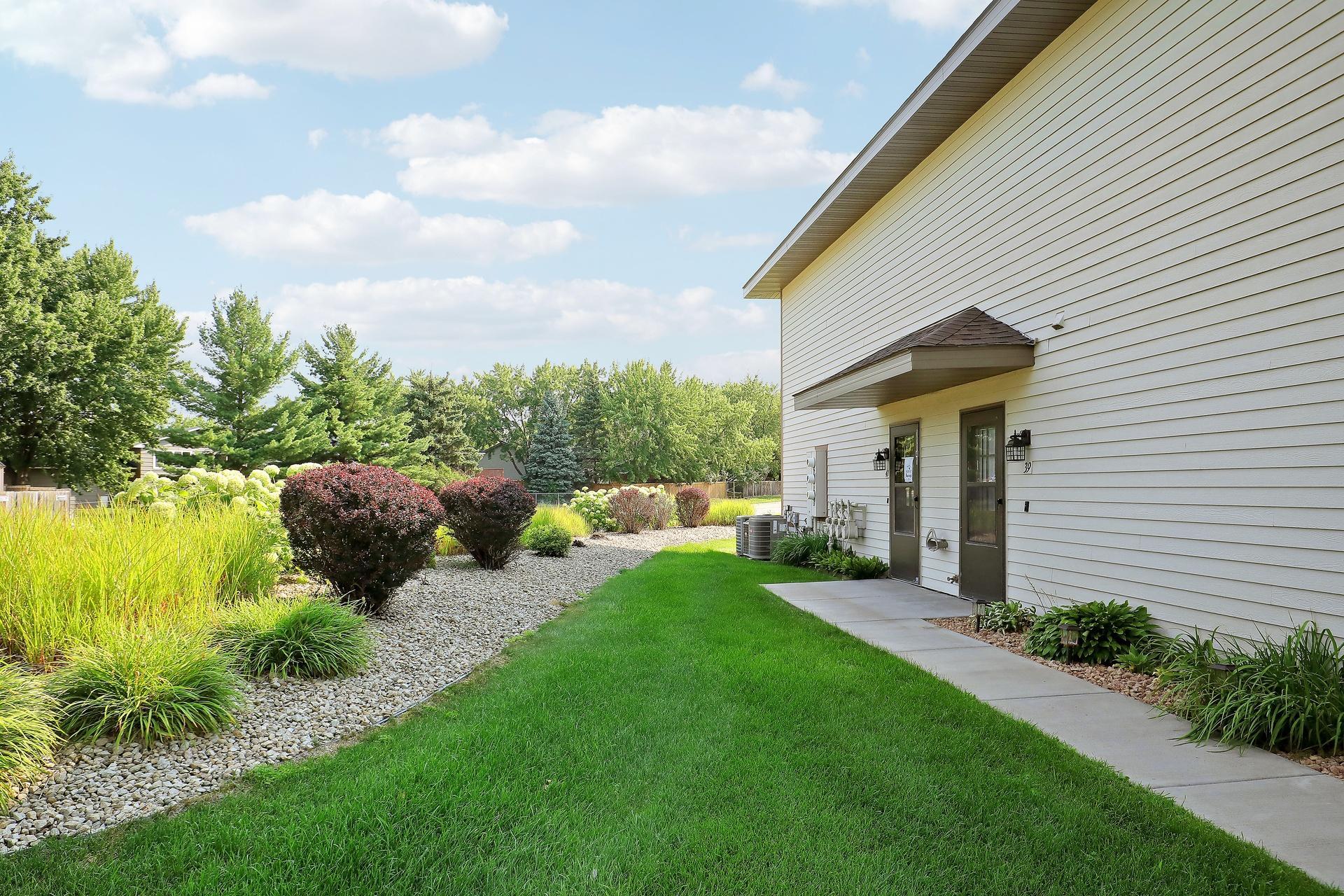 11139 Edgewood Circle N Property Photo 6
