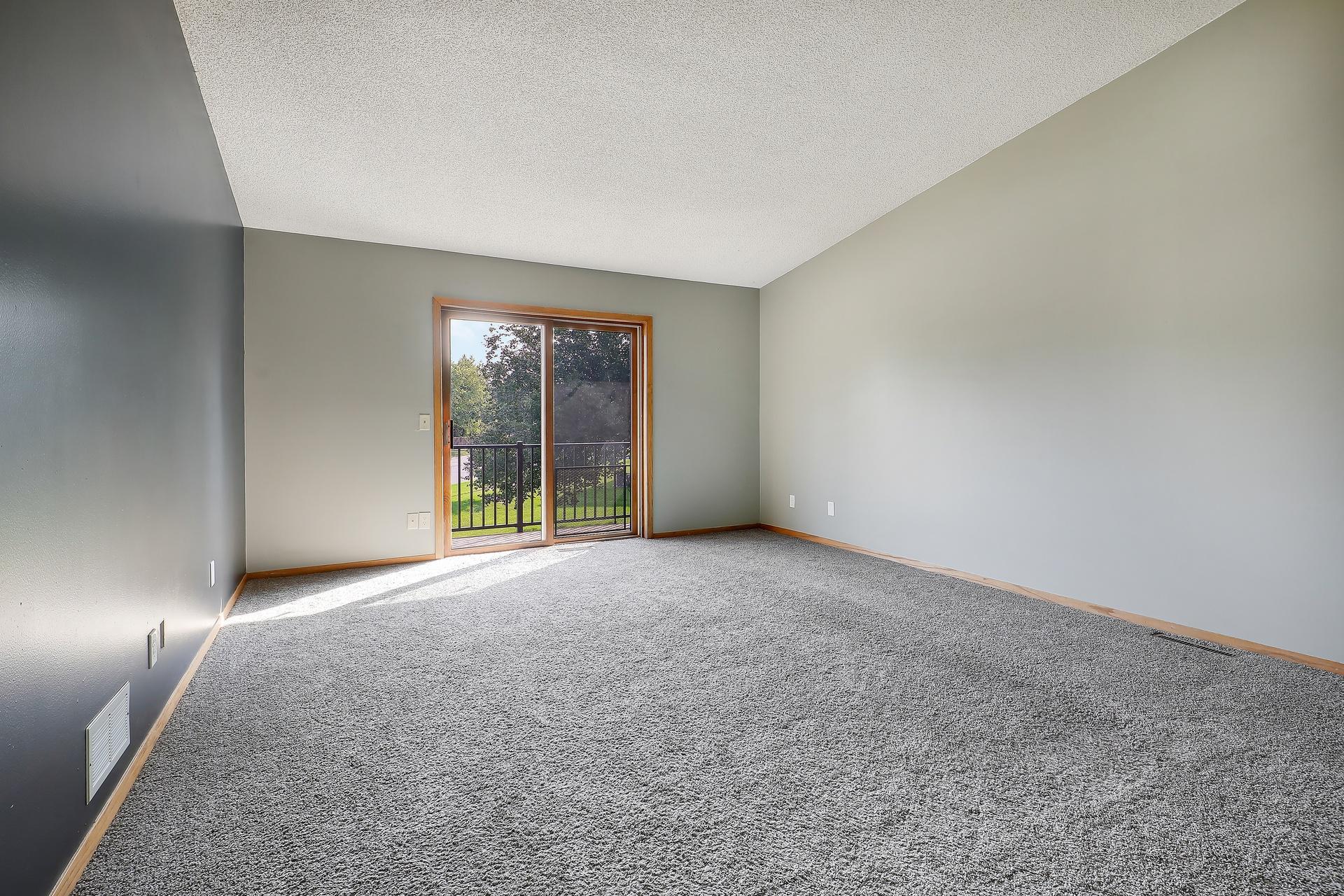 11139 Edgewood Circle N Property Photo 7
