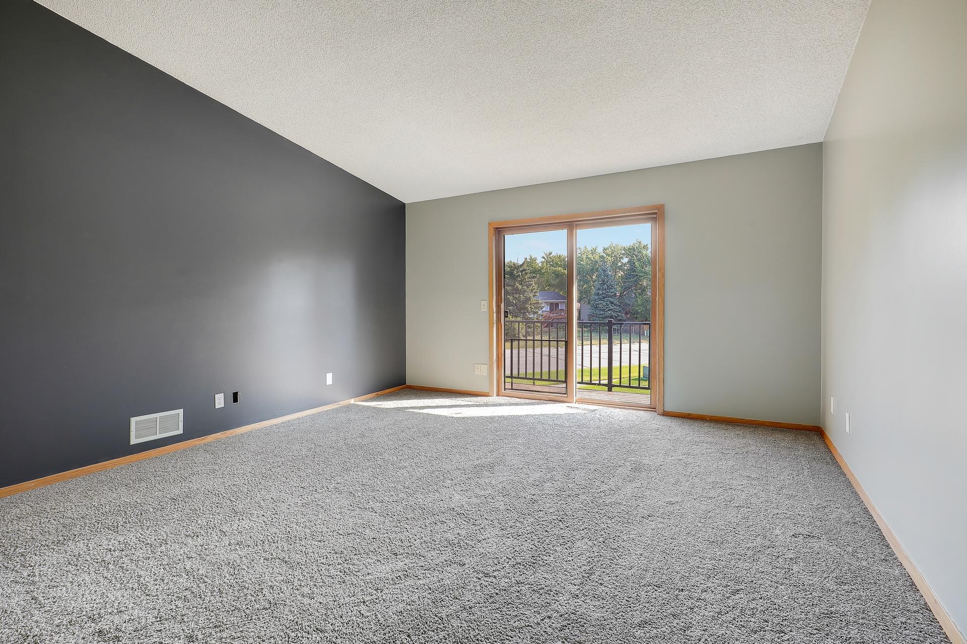 11139 Edgewood Circle N Property Photo 8