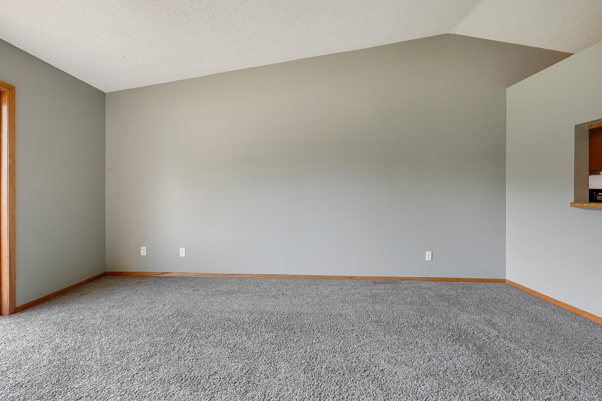 11139 Edgewood Circle N Property Photo 10