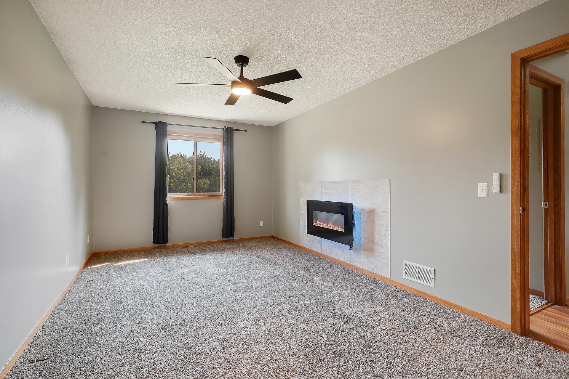 11139 Edgewood Circle N Property Photo 17