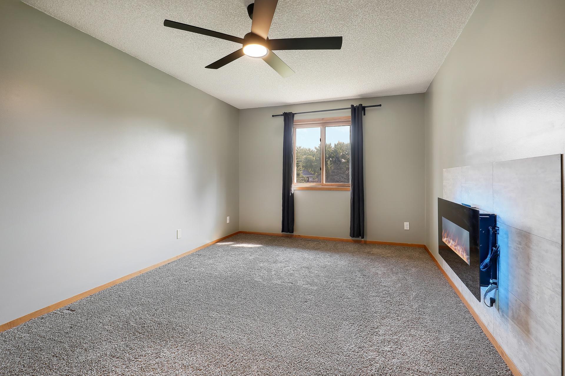 11139 Edgewood Circle N Property Photo 18