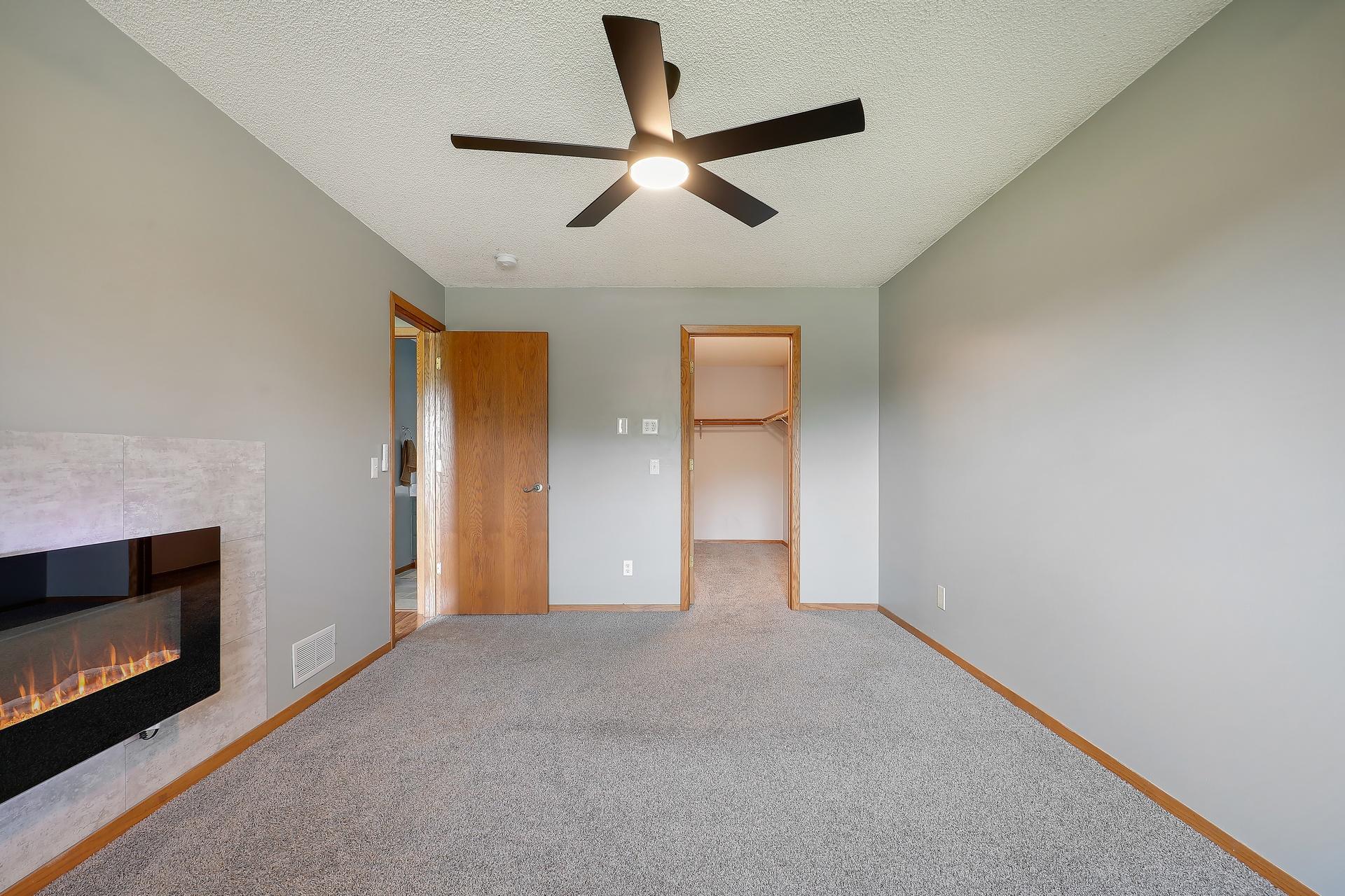 11139 Edgewood Circle N Property Photo 21