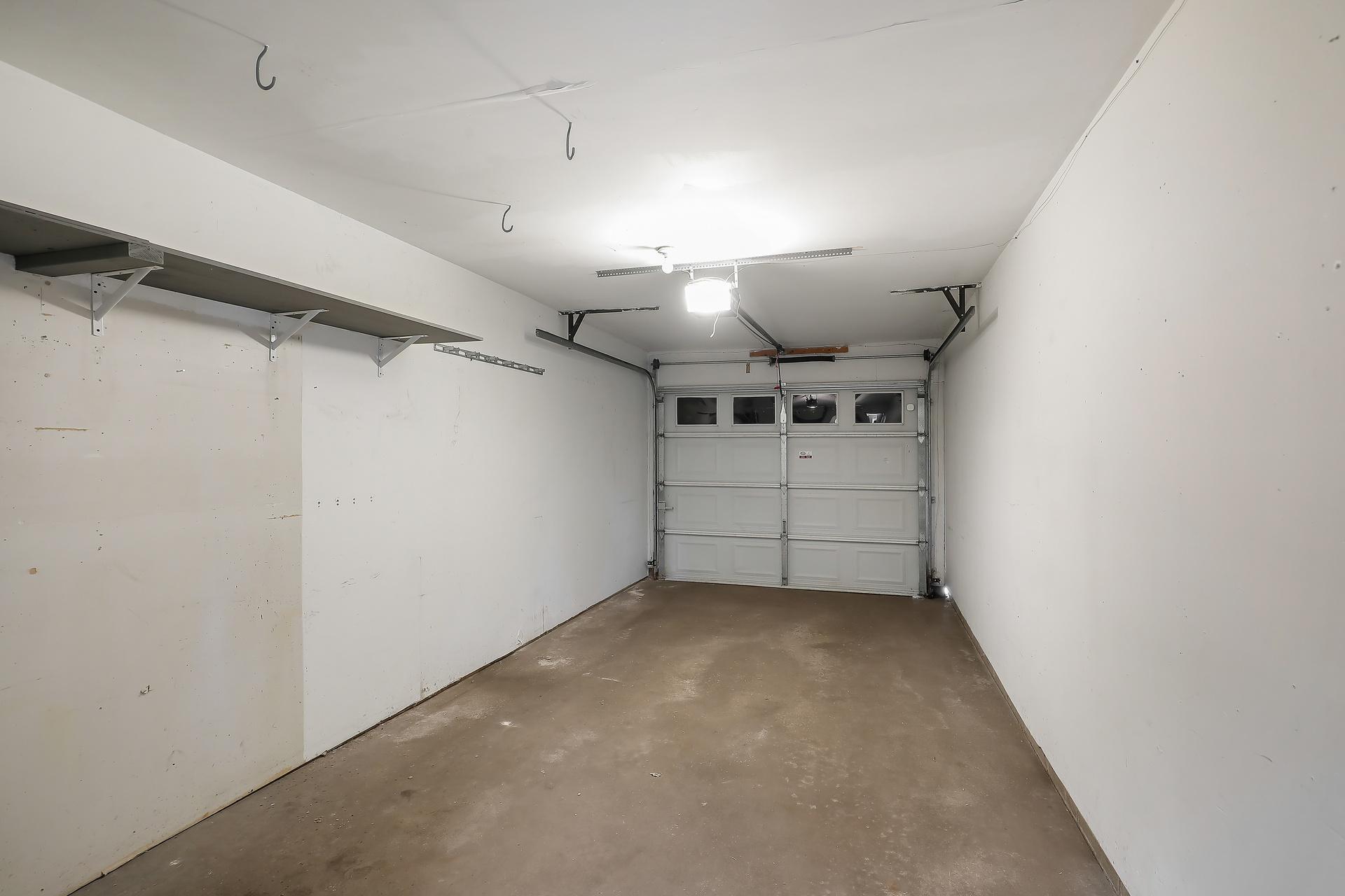 11139 Edgewood Circle N Property Photo 27