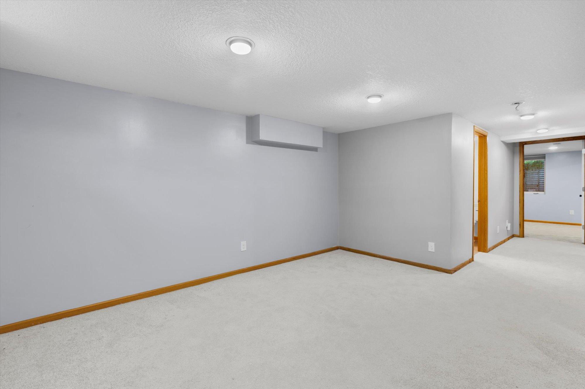 9119 Bloomington Avenue Property Photo 21