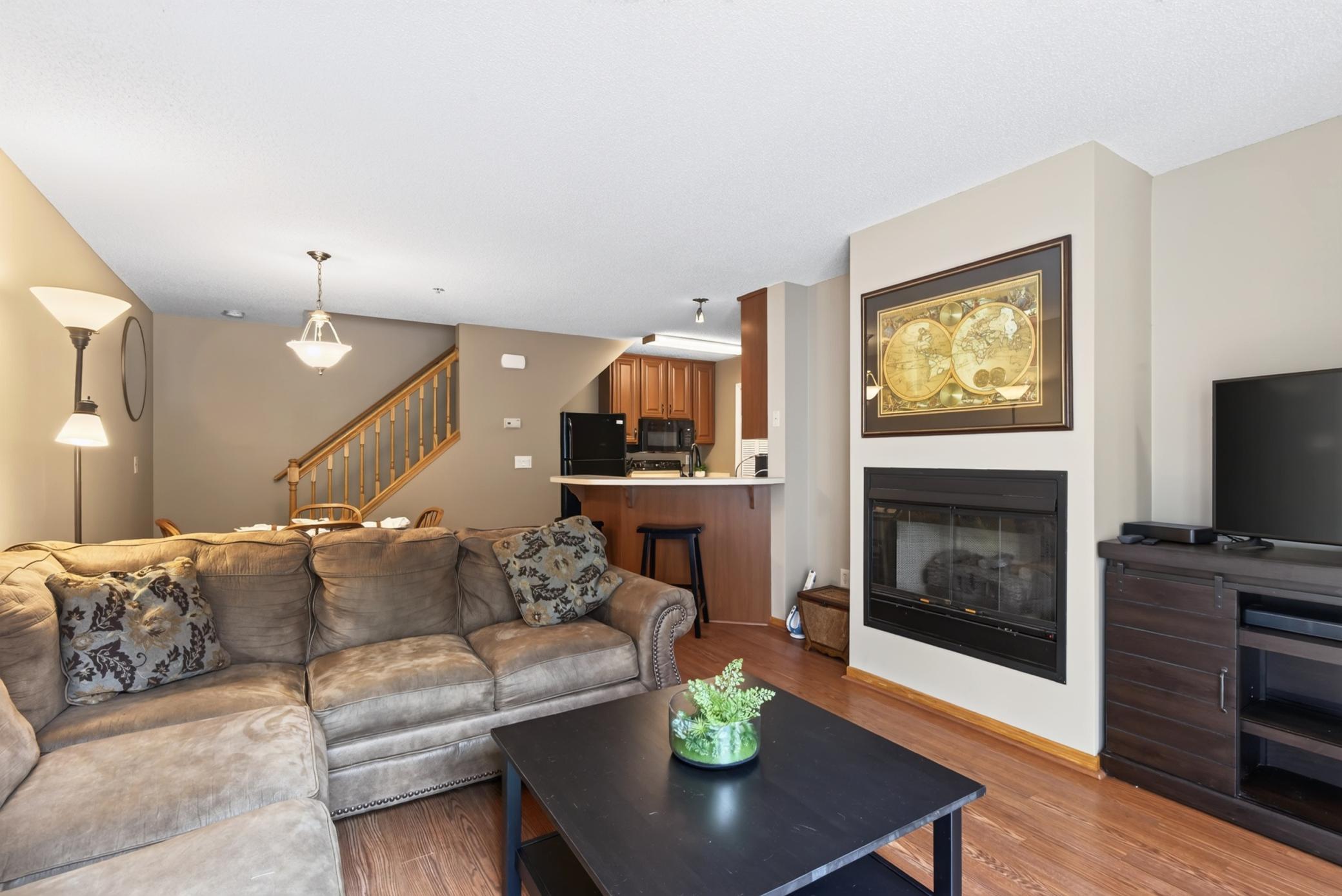 2210 Ranchview Lane N 127 Property Photo 4
