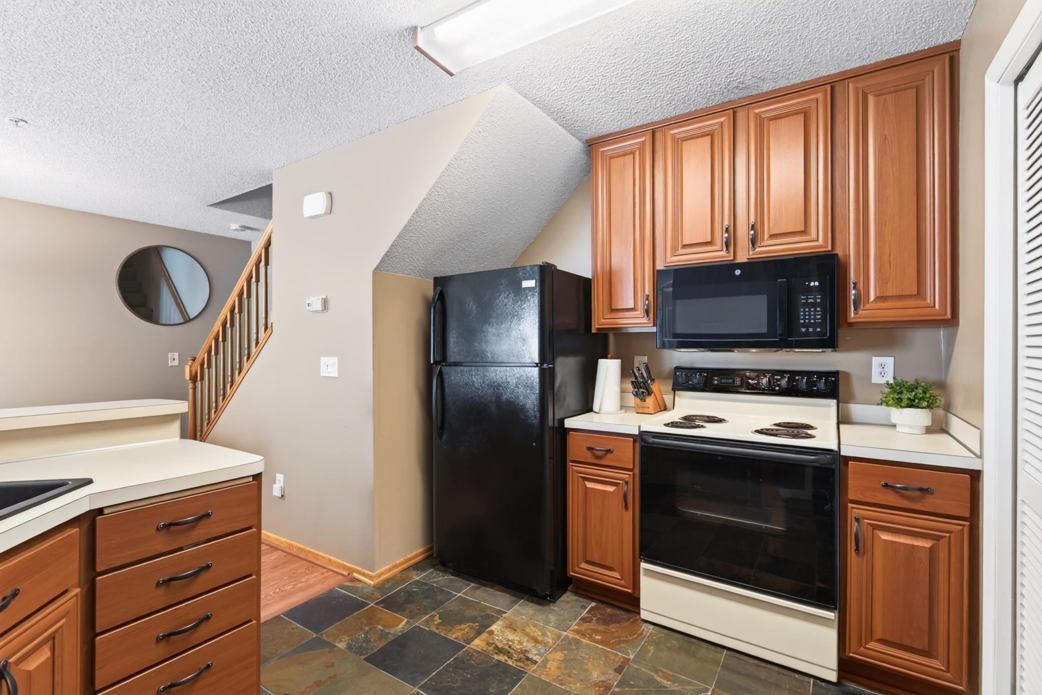 2210 Ranchview Lane N 127 Property Photo 12