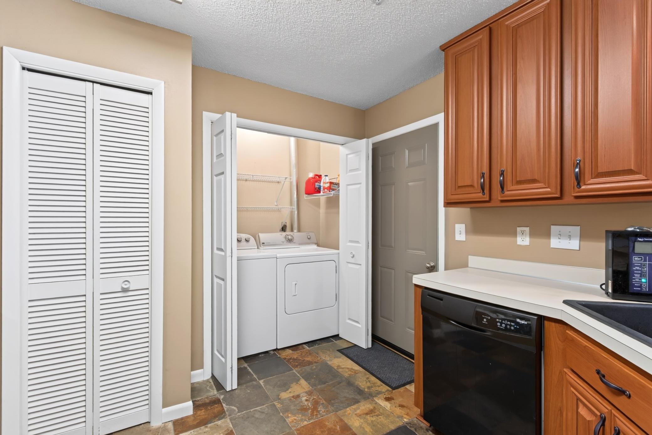 2210 Ranchview Lane N 127 Property Photo 13