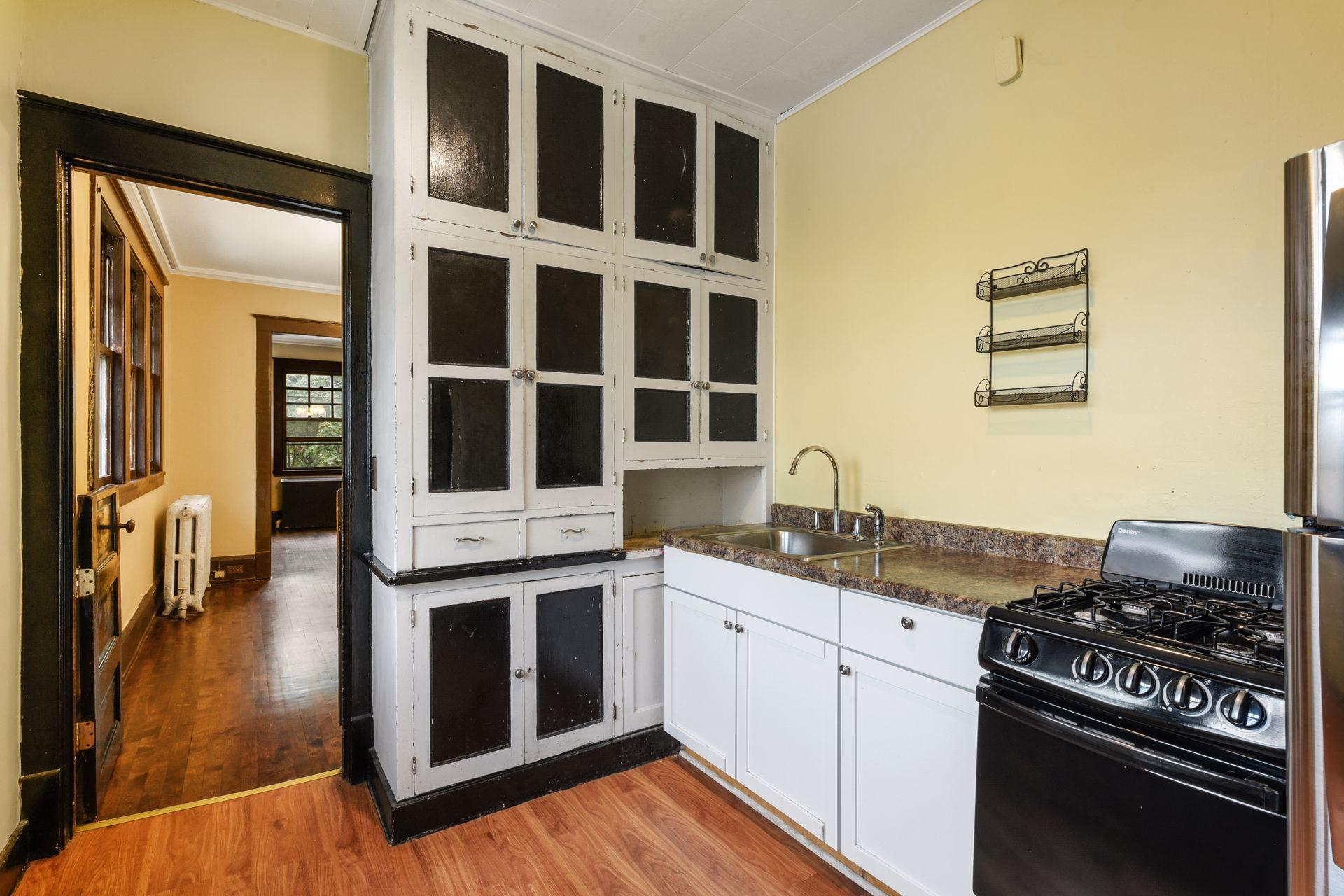 1108 W 28th Street Property Photo 6