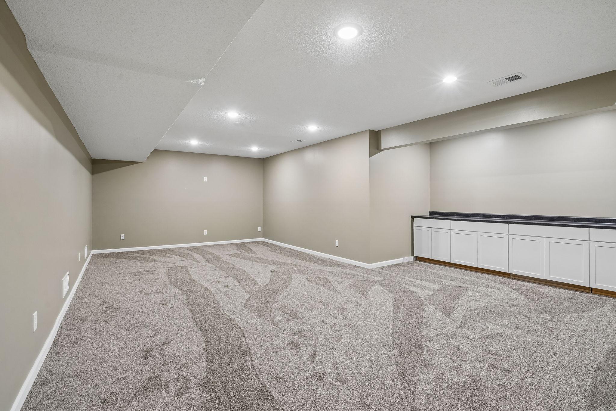 12852 44th Place Ne Property Photo 27