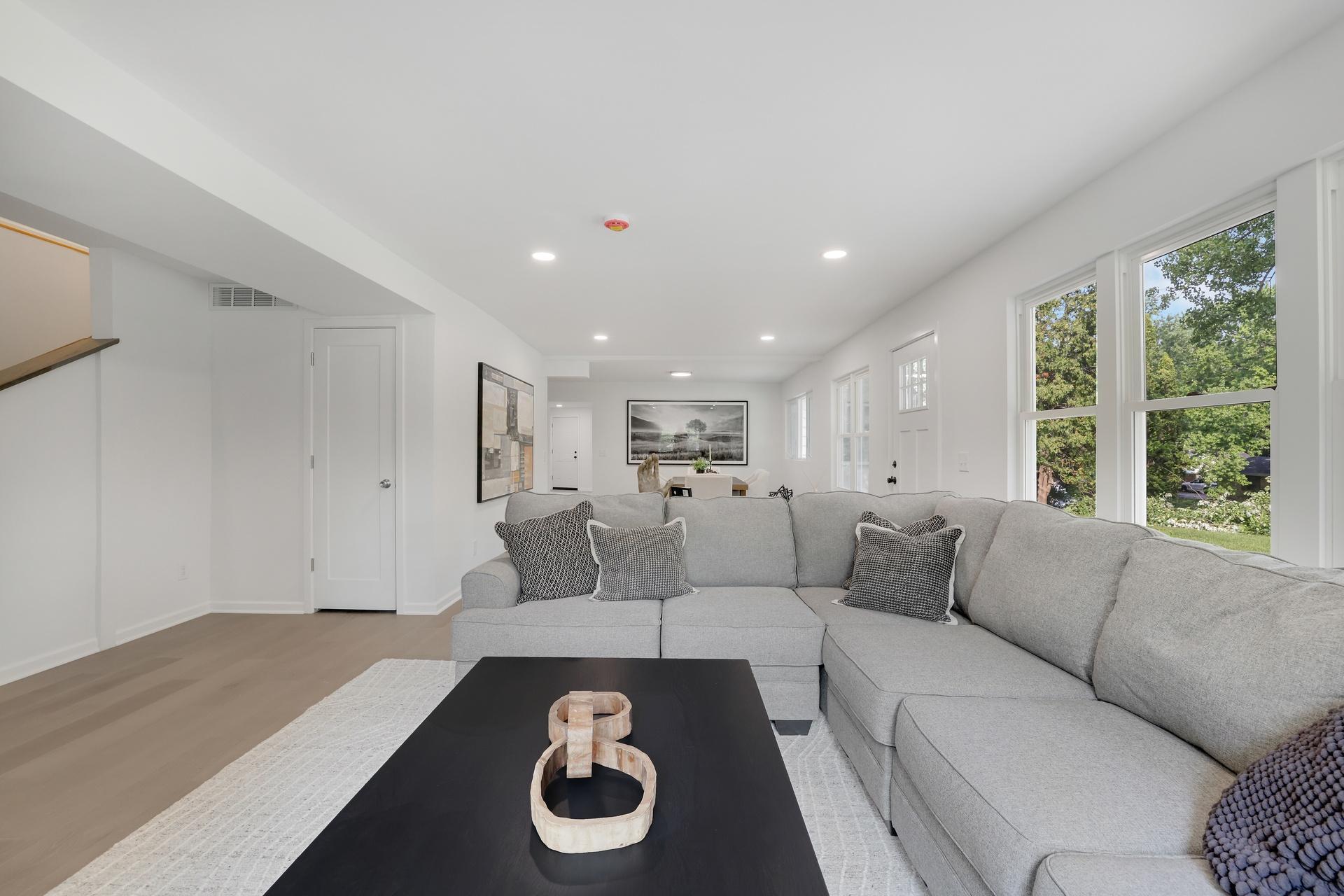 5111 Colonial Drive Property Photo 3