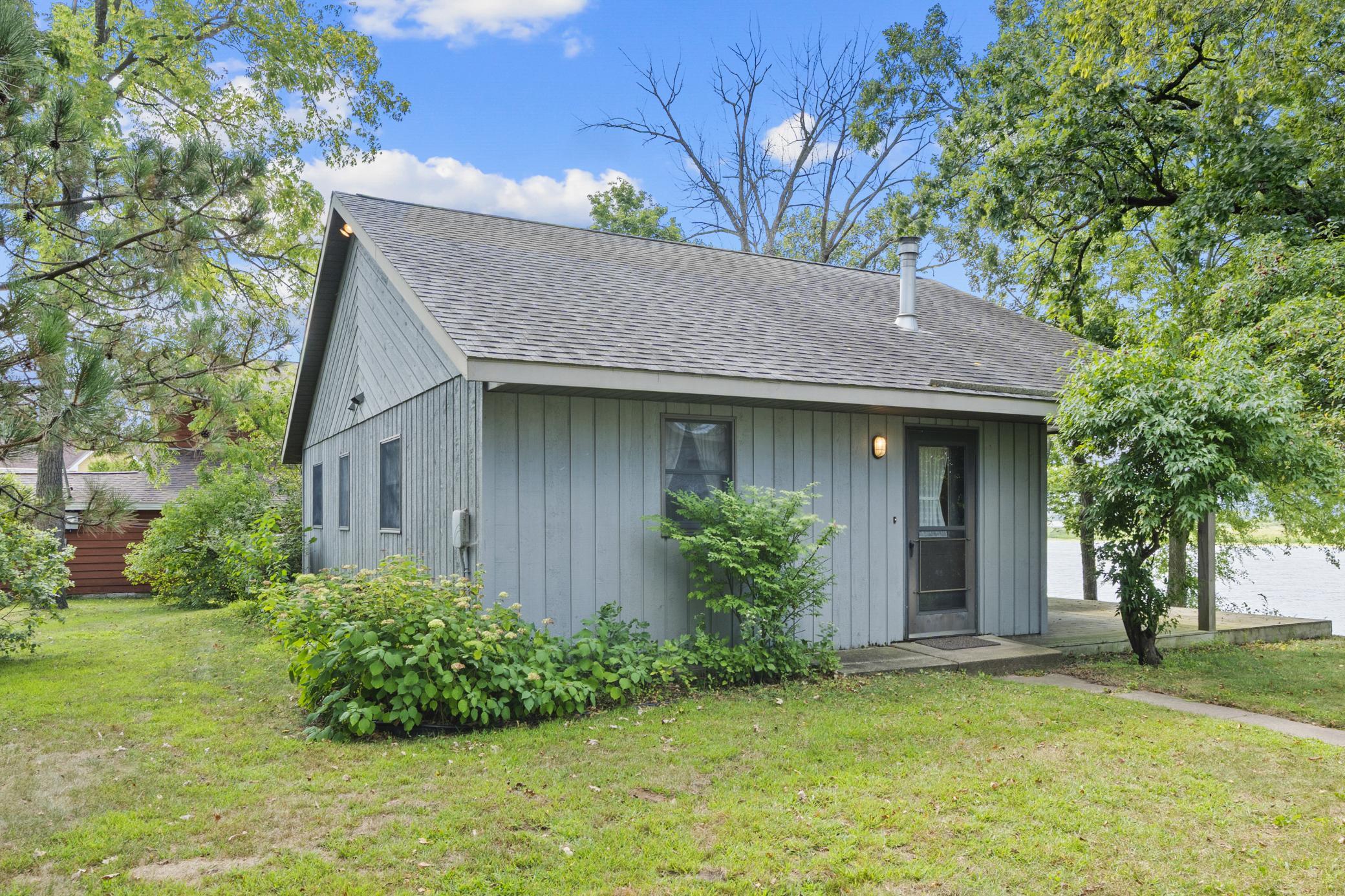 1366 S River Road Property Photo 1