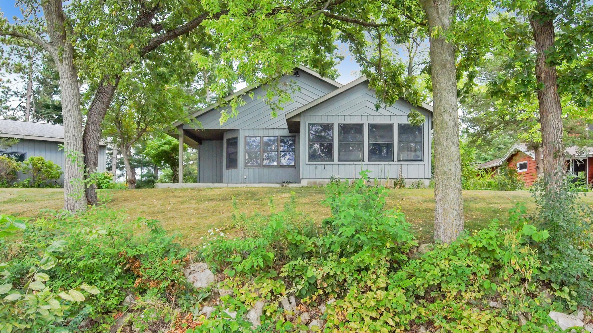 1366 S River Road Property Photo 2