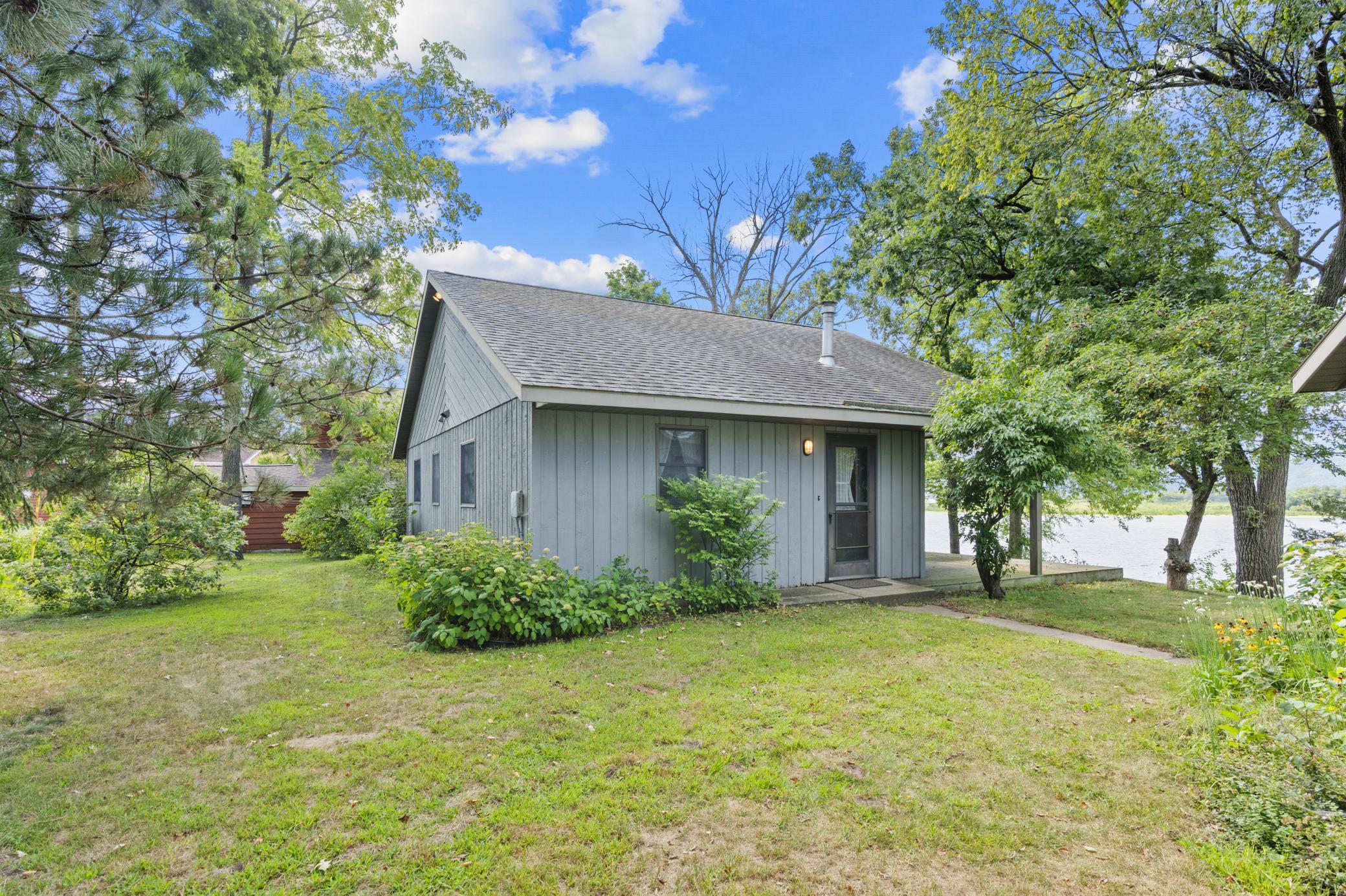 1366 S River Road Property Photo 3