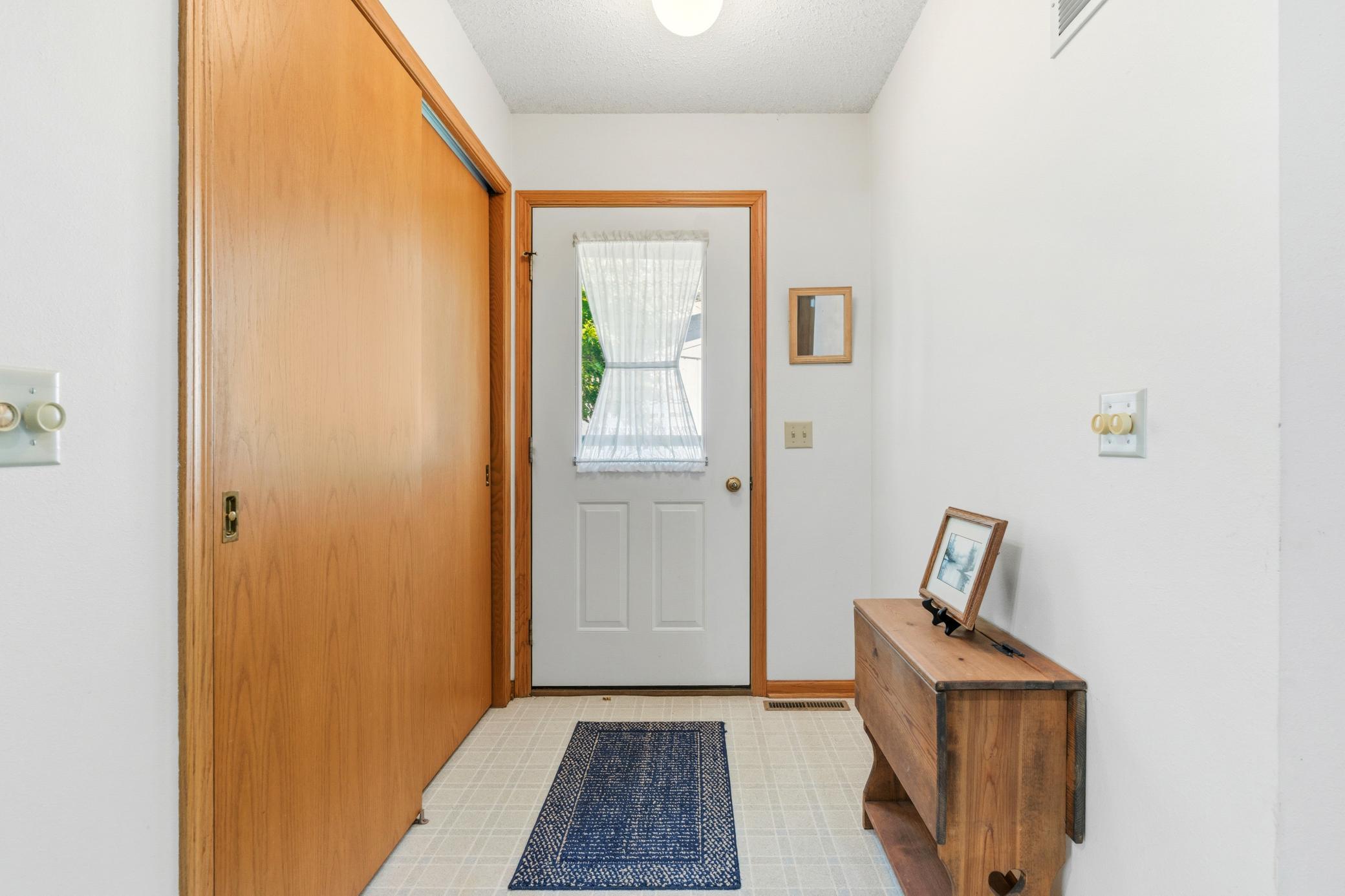 1366 S River Road Property Photo 4