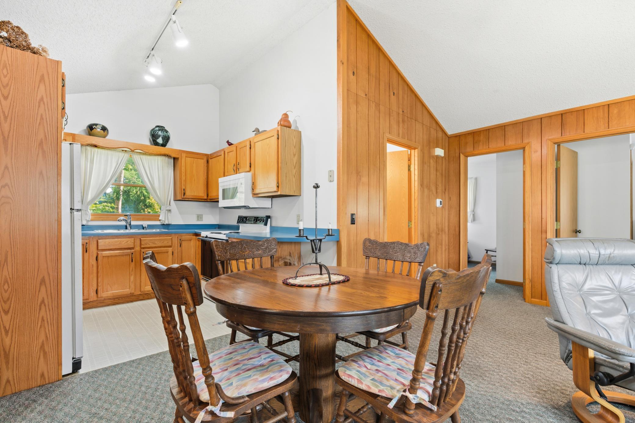 1366 S River Road Property Photo 5