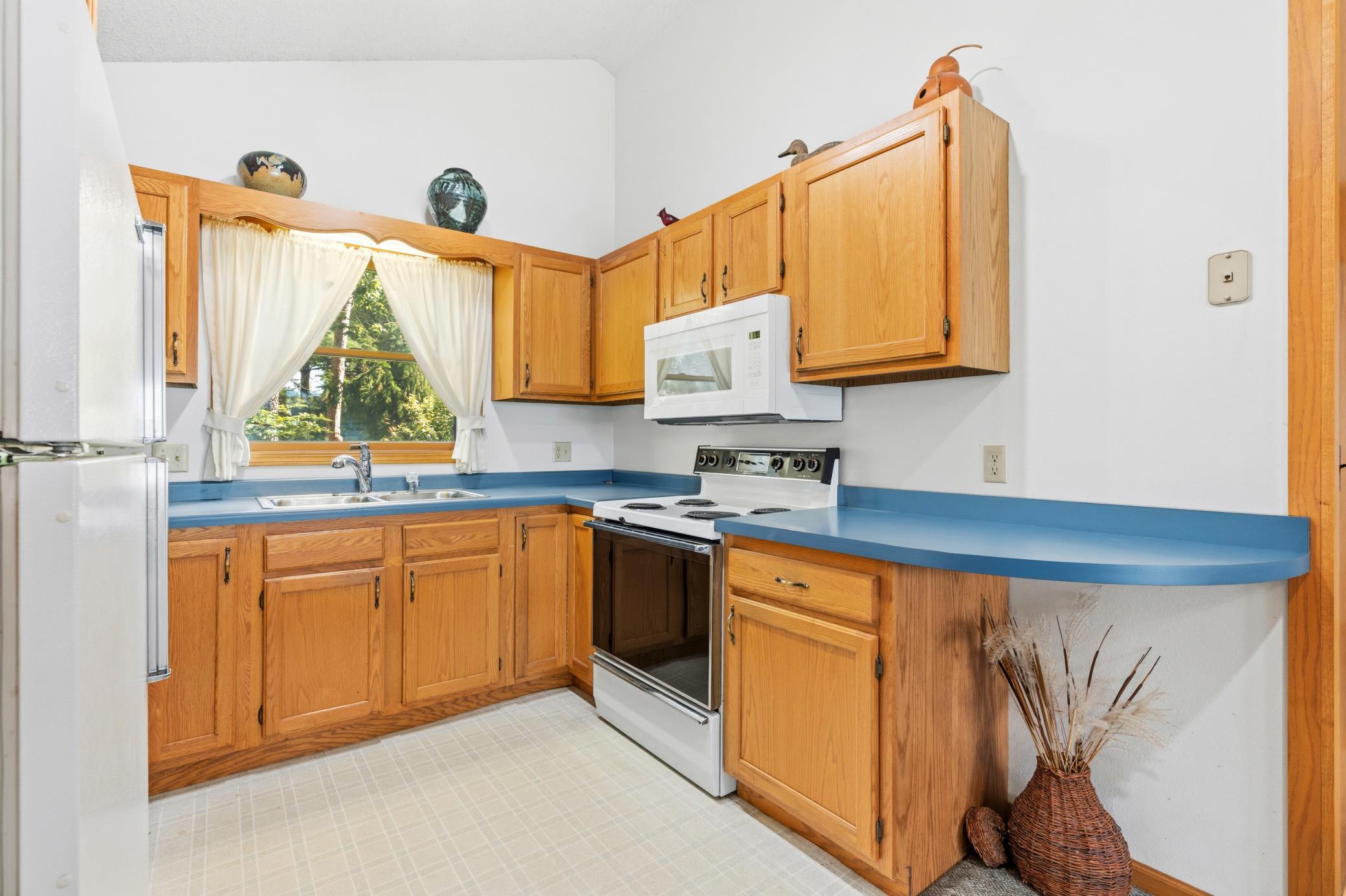 1366 S River Road Property Photo 6