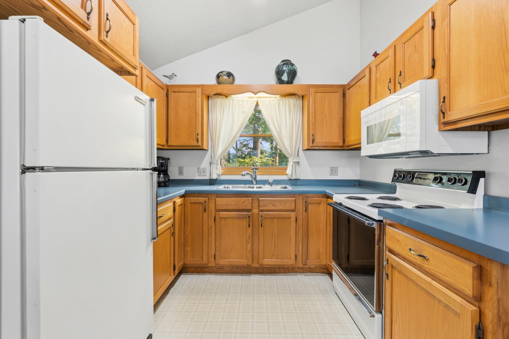 1366 S River Road Property Photo 7
