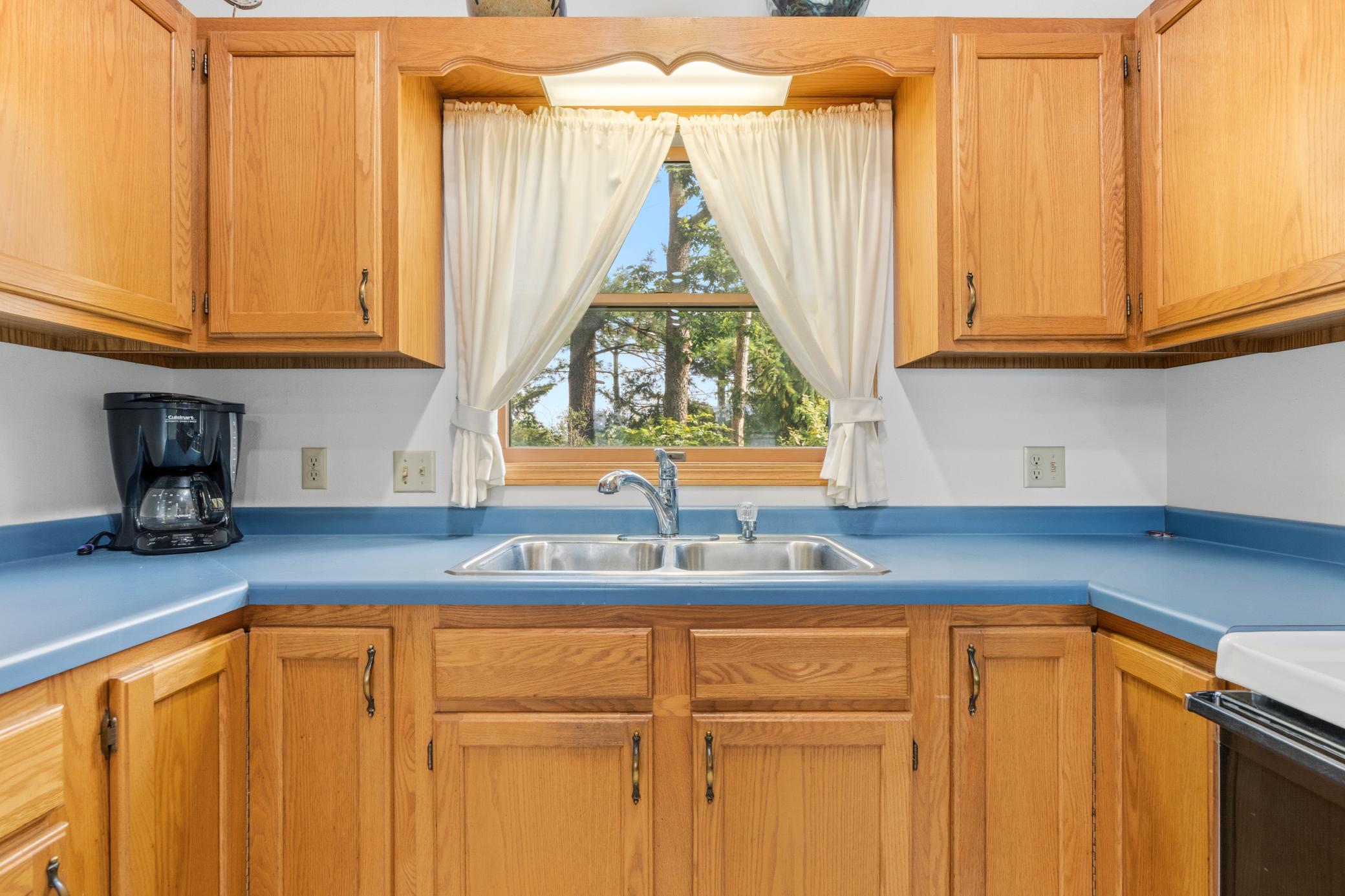 1366 S River Road Property Photo 8