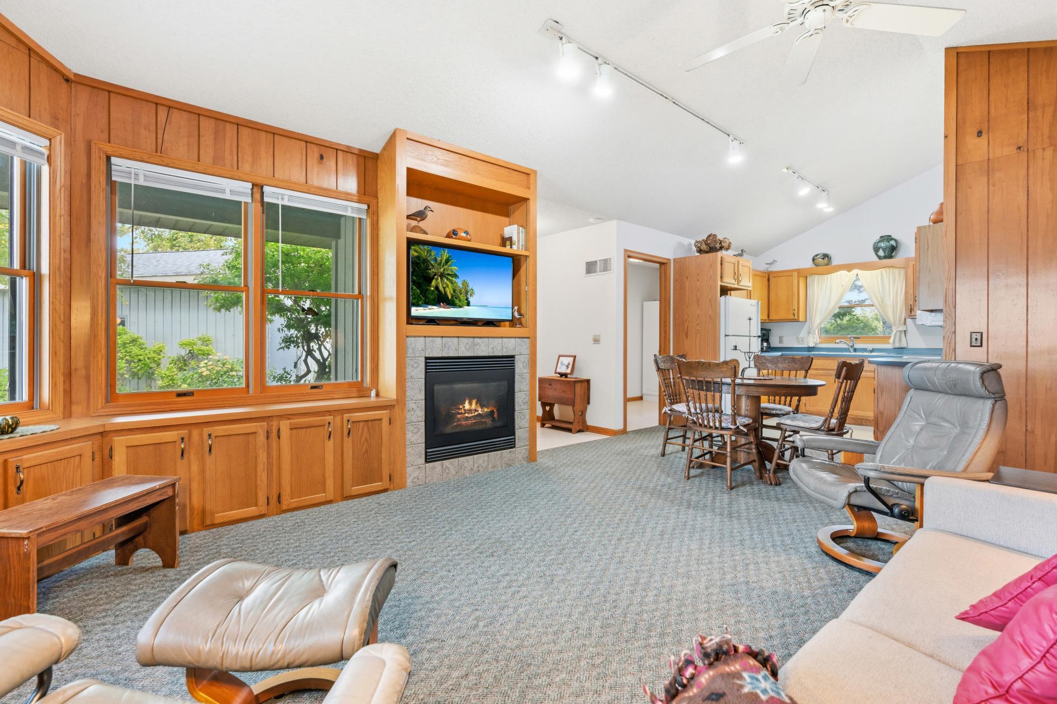 1366 S River Road Property Photo 12