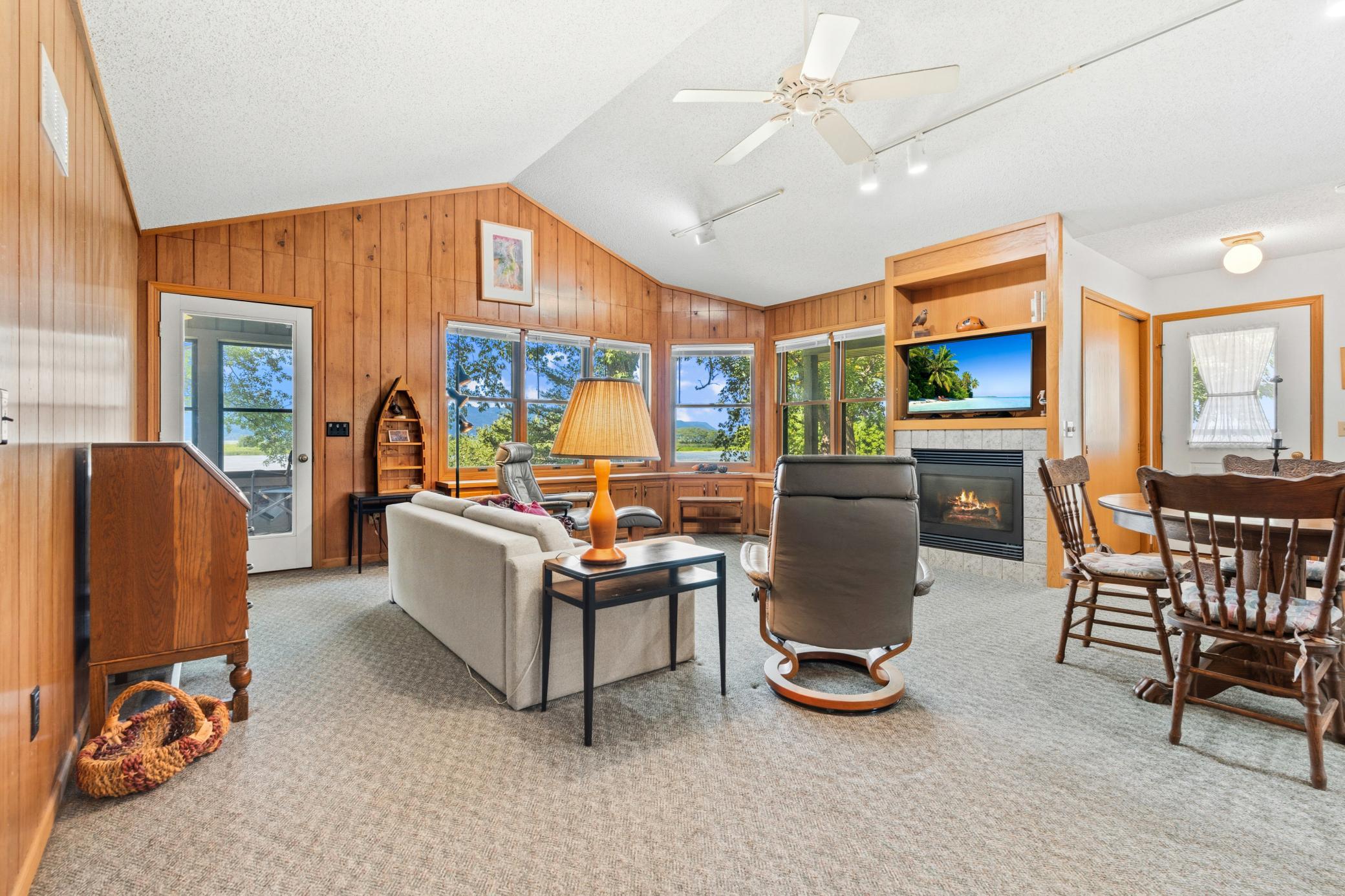 1366 S River Road Property Photo 13
