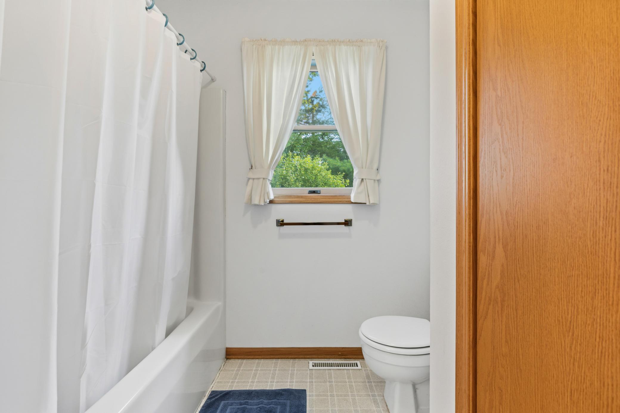 1366 S River Road Property Photo 19