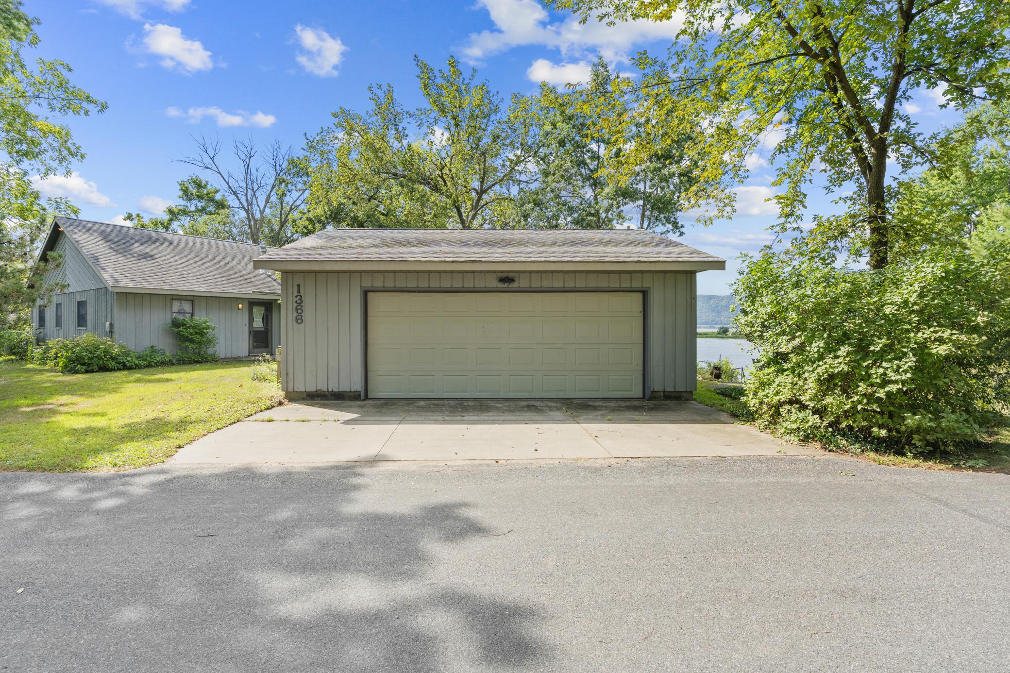 1366 S River Road Property Photo 24