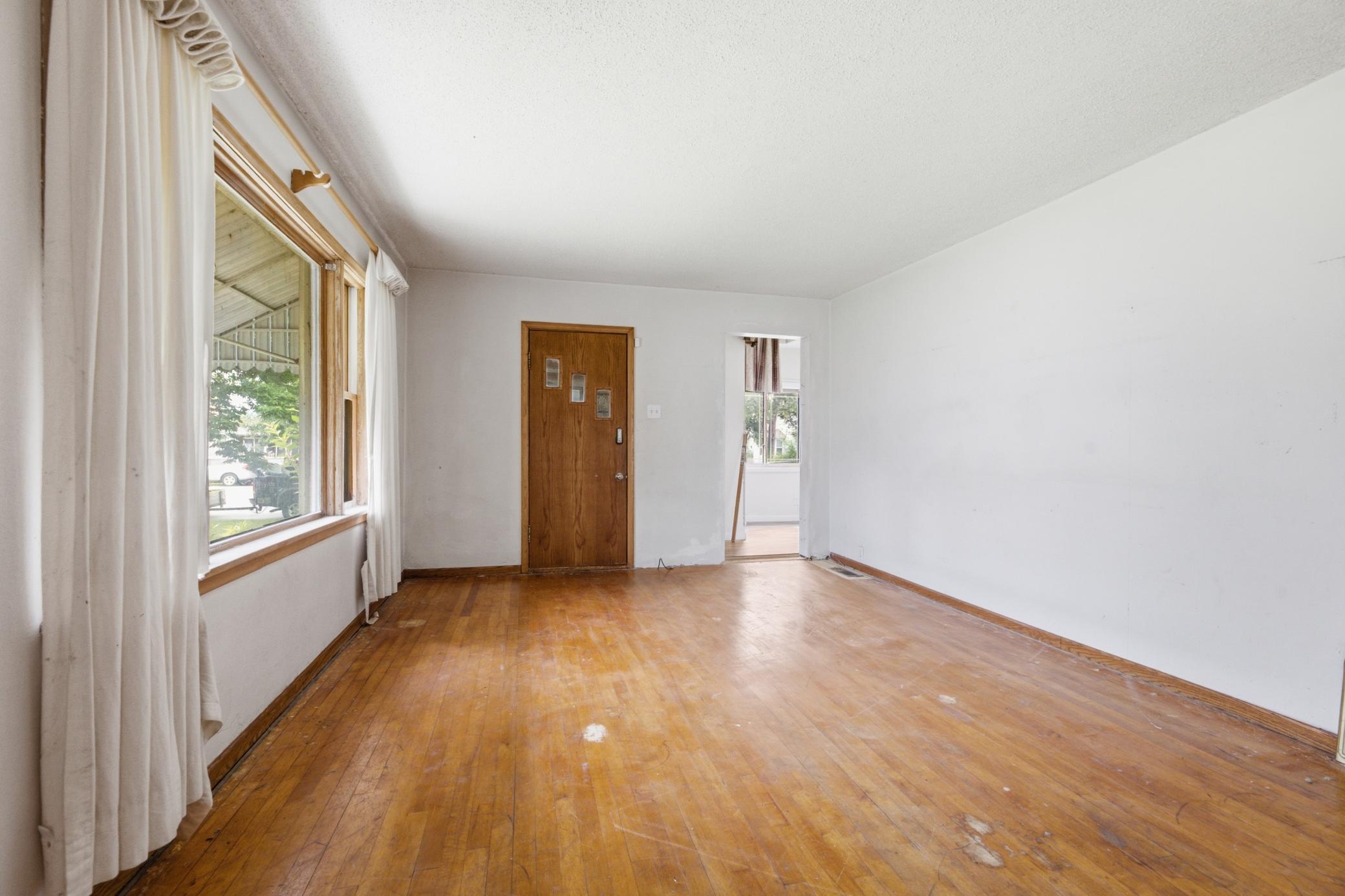 419 E Broadway Street Property Photo 5