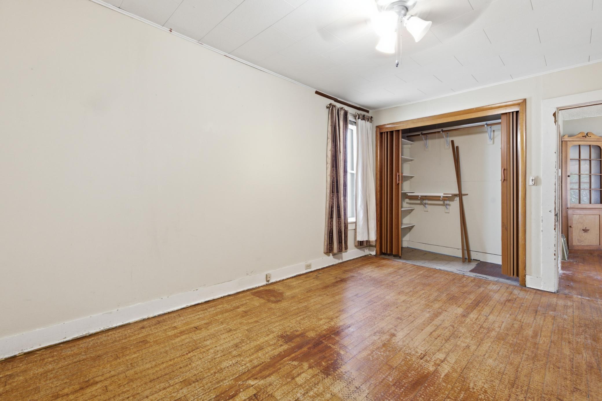 419 E Broadway Street Property Photo 14