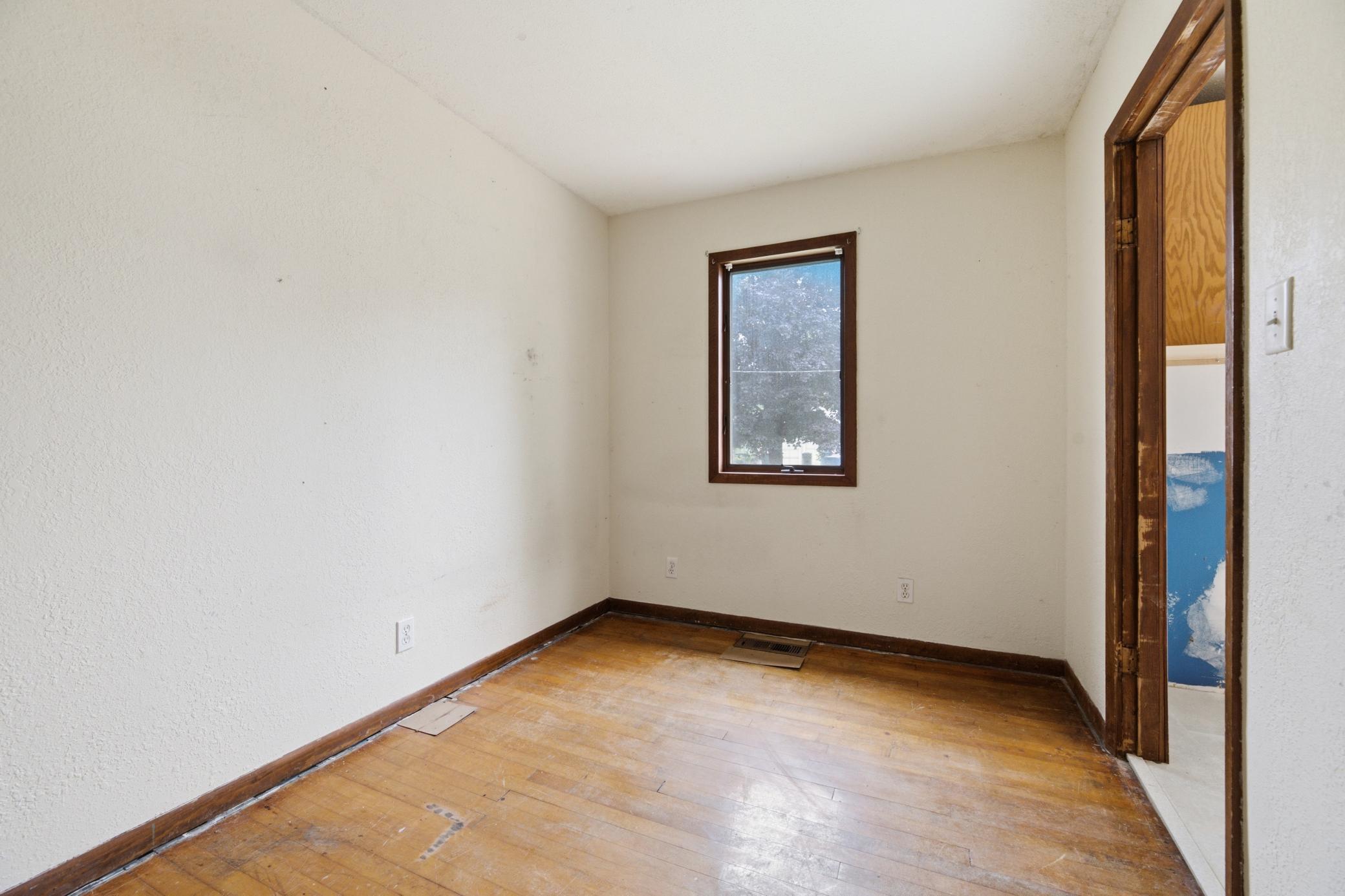 419 E Broadway Street Property Photo 17