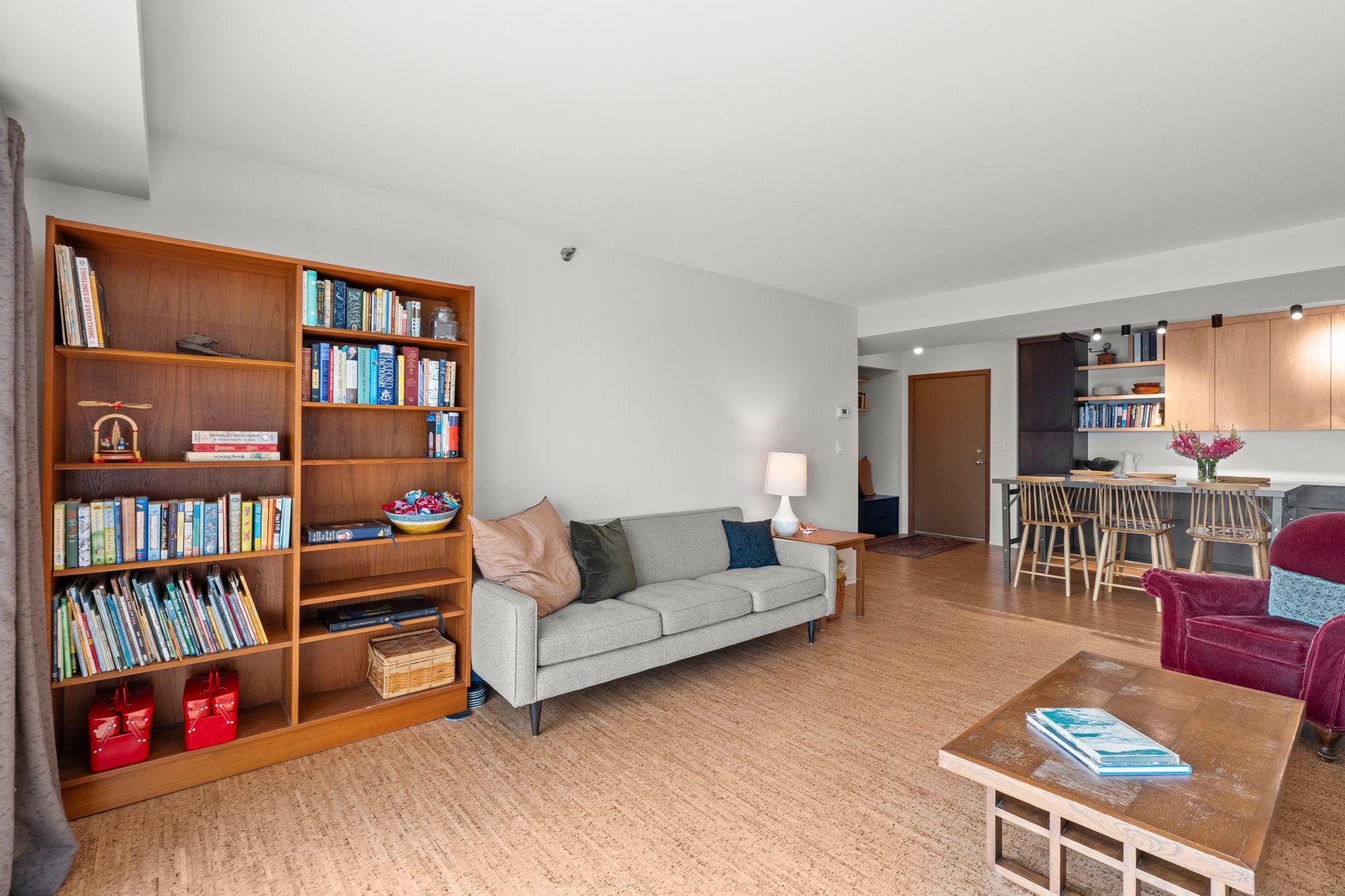 121 Washington Avenue S 1516 Property Photo 4