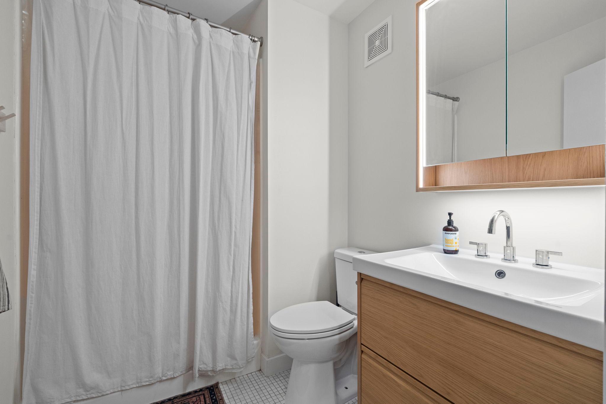 121 Washington Avenue S 1516 Property Photo 18