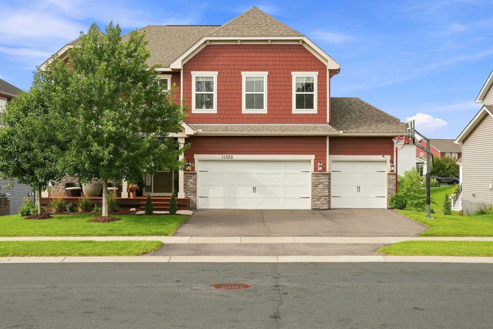 11572 Pineridge Way N Property Photo 1