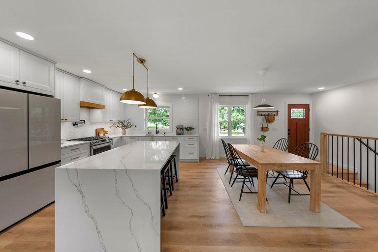 8124 Mount Curve Boulevard Property Photo 2