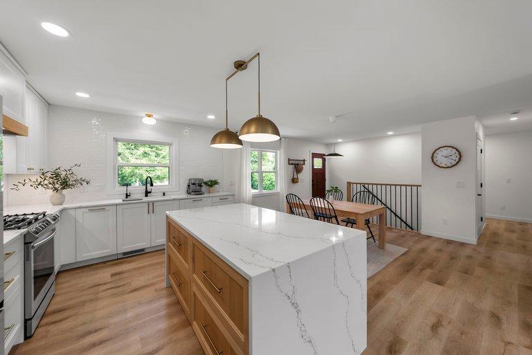8124 Mount Curve Boulevard Property Photo 3